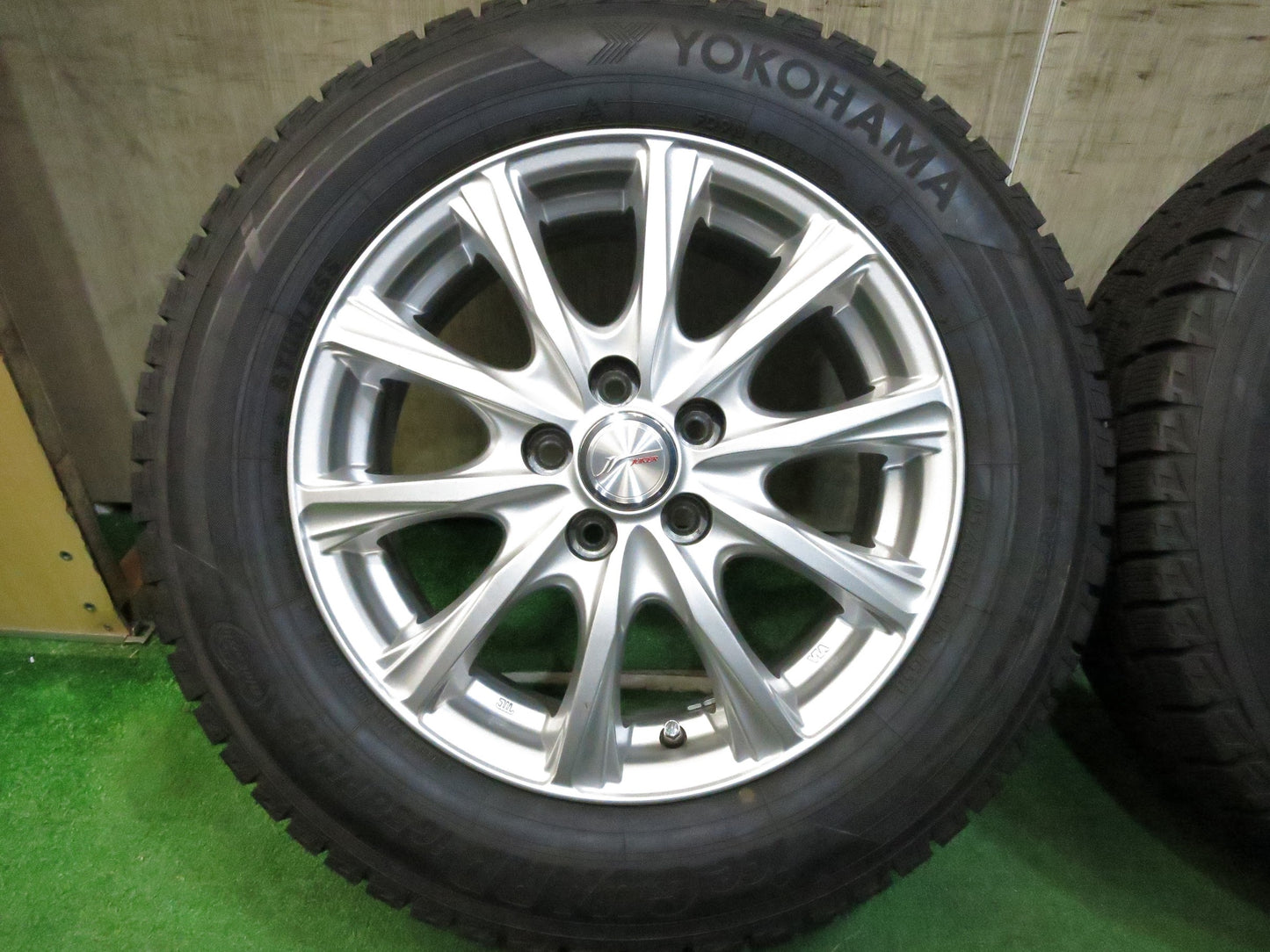 [送料無料]超バリ溝！18年！キレイ！ほぼ10分★スタッドレス 195/65R15 ヨコハマ アイスガード iG50 プラス JOKER ジョーカー 15インチ PCD100/5H★2122310Hス