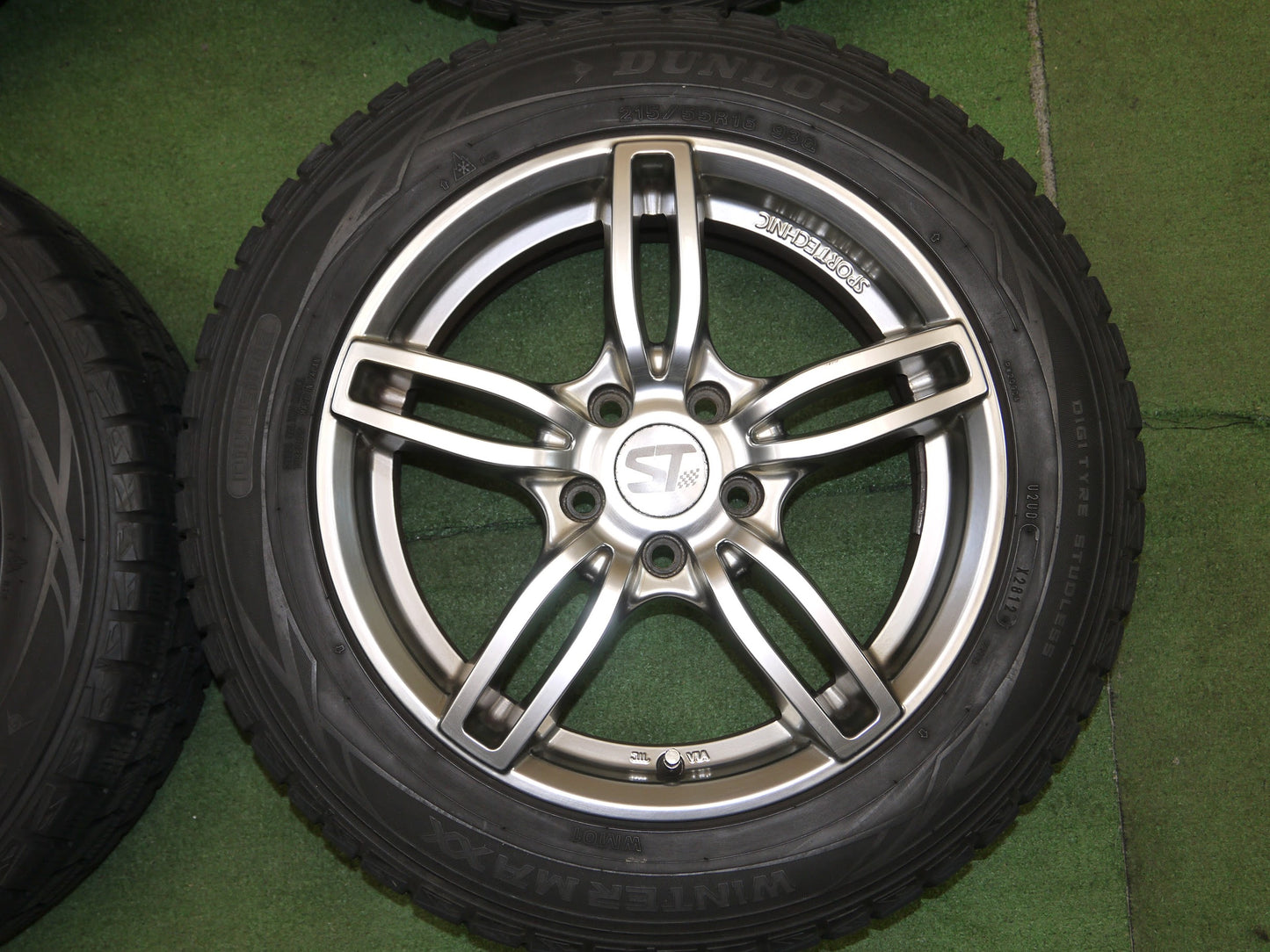[送料無料]キレイ★ボルボ 等 215/55R16 スタッドレス SPORTECHNIC ダンロップ ウインターマックス WM01 スポーツテクニック 16インチ PCD108/5H★2041206クス