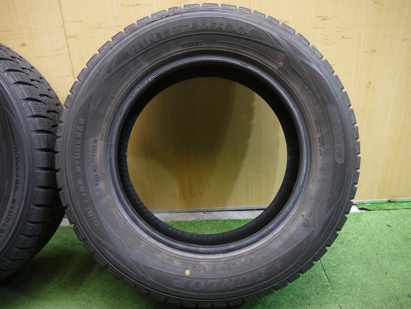 [送料無料]4本価格！18年★スタッドレス 195/65R15 ダンロップ ウインターマックス WM01 タイヤ 15インチ プリウス ノア ヴォクシー 等★2070211ヤスタ
