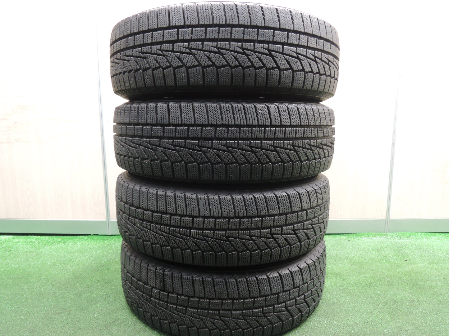 *送料無料*バリ溝！21年！キレイ！9.5分★スタッドレス 175/65R15 ハンコック ウインターアイセプト IZ2A Exceeder エクシーダー 15インチ PCD100/4H★3111204HAス