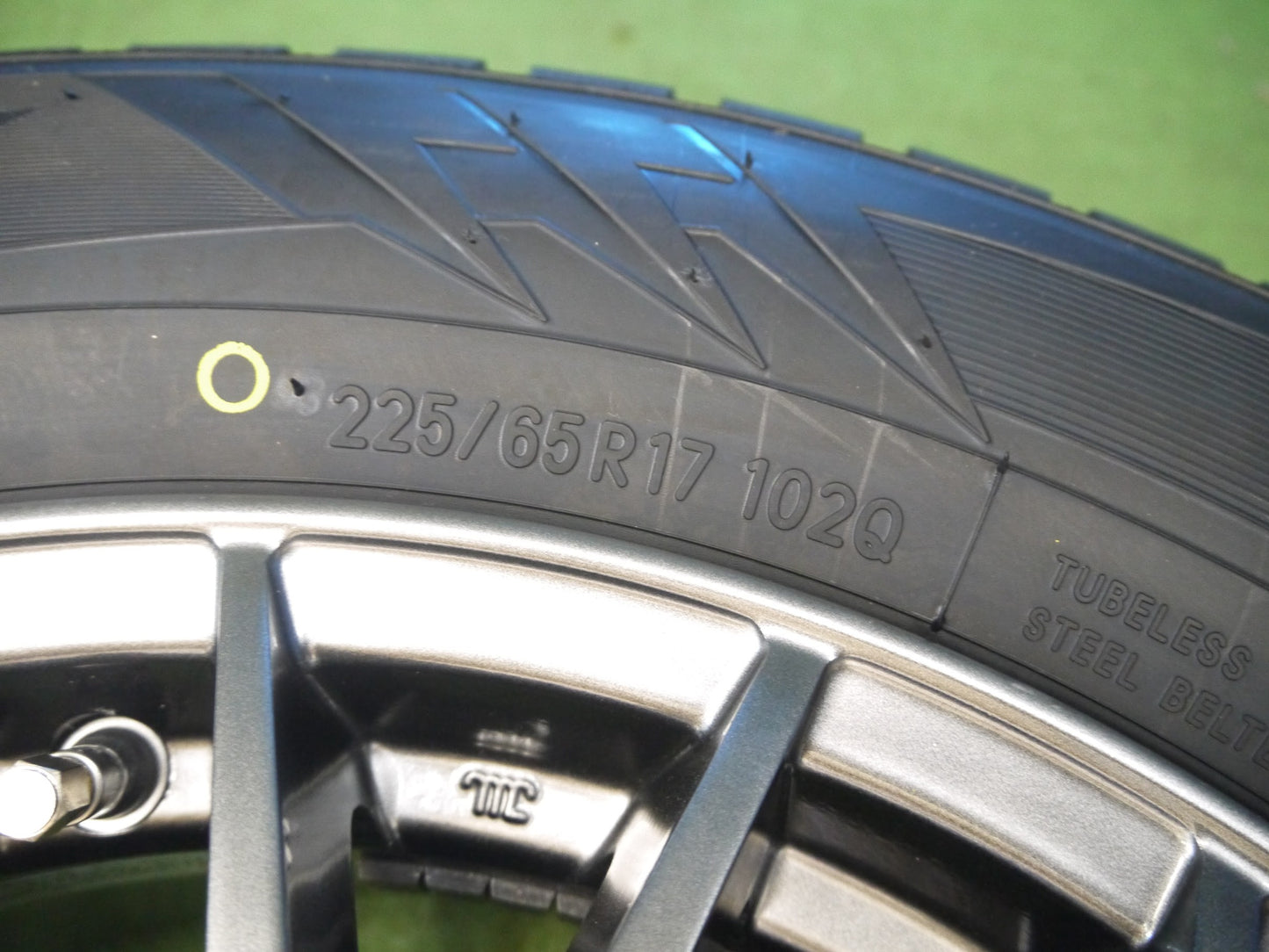 [送料無料]未使用！22年★スタッドレス 225/65R17 トーヨー ウインタートランパス TX Exceeder HOT STUFF エクシーダー 17インチ PCD114.3/5H★3011807クス