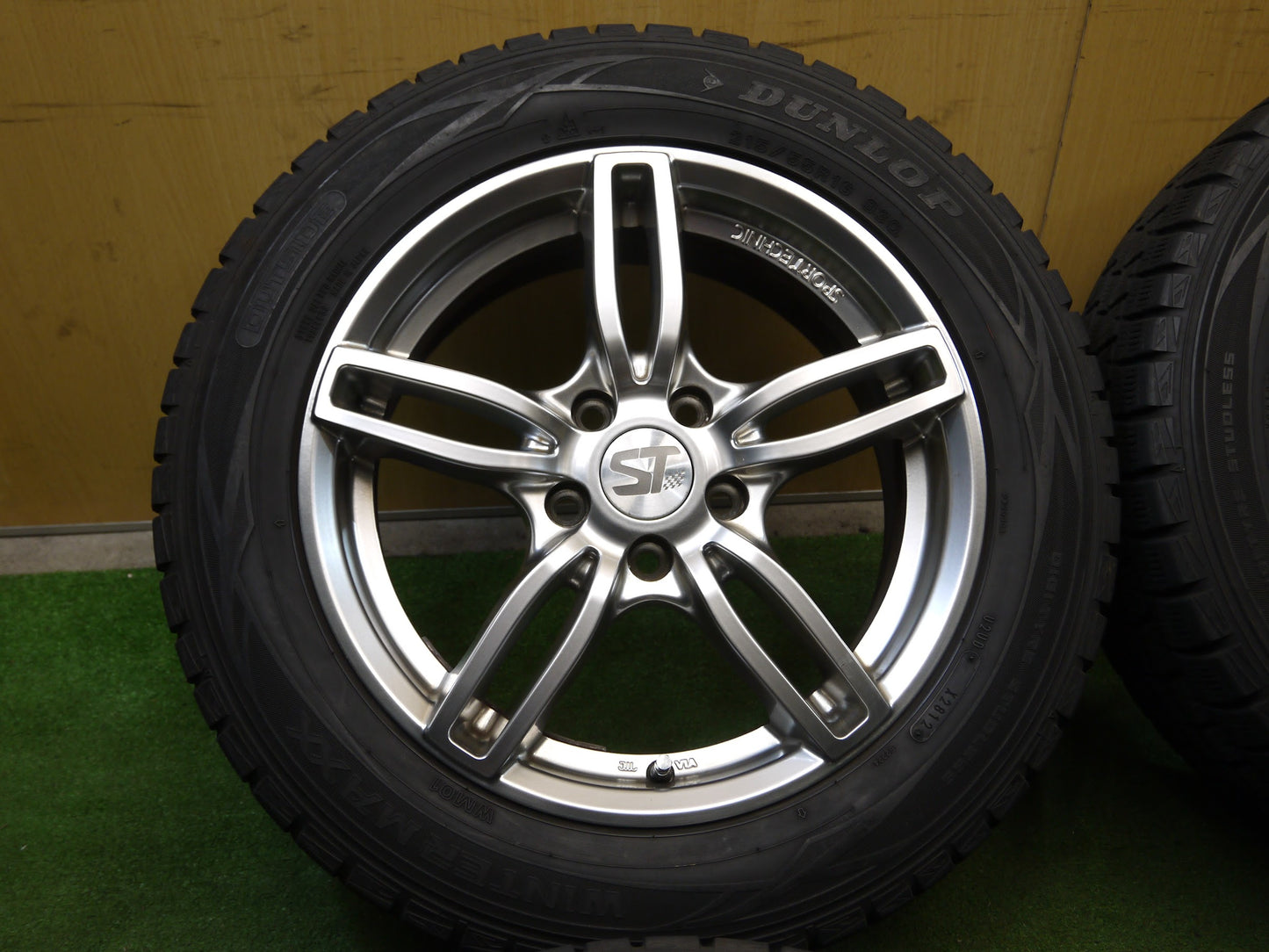 [送料無料]キレイ★ボルボ 等 215/55R16 スタッドレス SPORTECHNIC ダンロップ ウインターマックス WM01 スポーツテクニック 16インチ PCD108/5H★2041206クス
