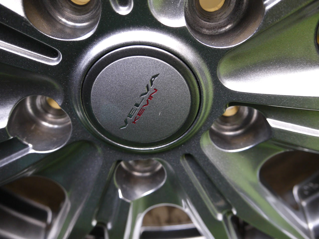 [送料無料]バリ溝！18年！キレイ！9.5分以上★スタッドレス 195/65R15 ヨコハマ アイスガード iG60 VELVA KEVIN ヴェルヴァ 15インチ PCD114.3/5H★