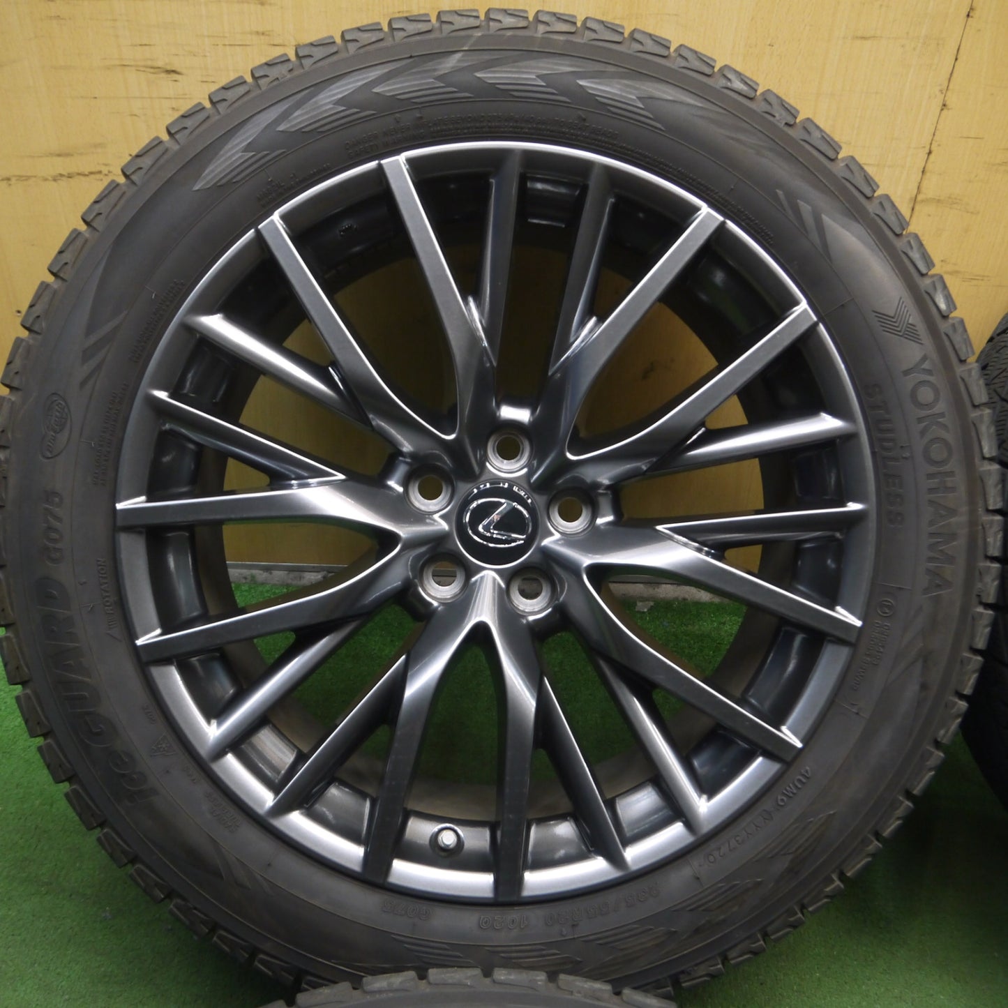 *送料無料* センサー付！バリ溝！20年！綺麗！8.5分★レクサス RX450h Fスポーツ 純正 235/55R20 スタッドレス ヨコハマ アイスガード G075 PCD114.3/5H★4030101KKス