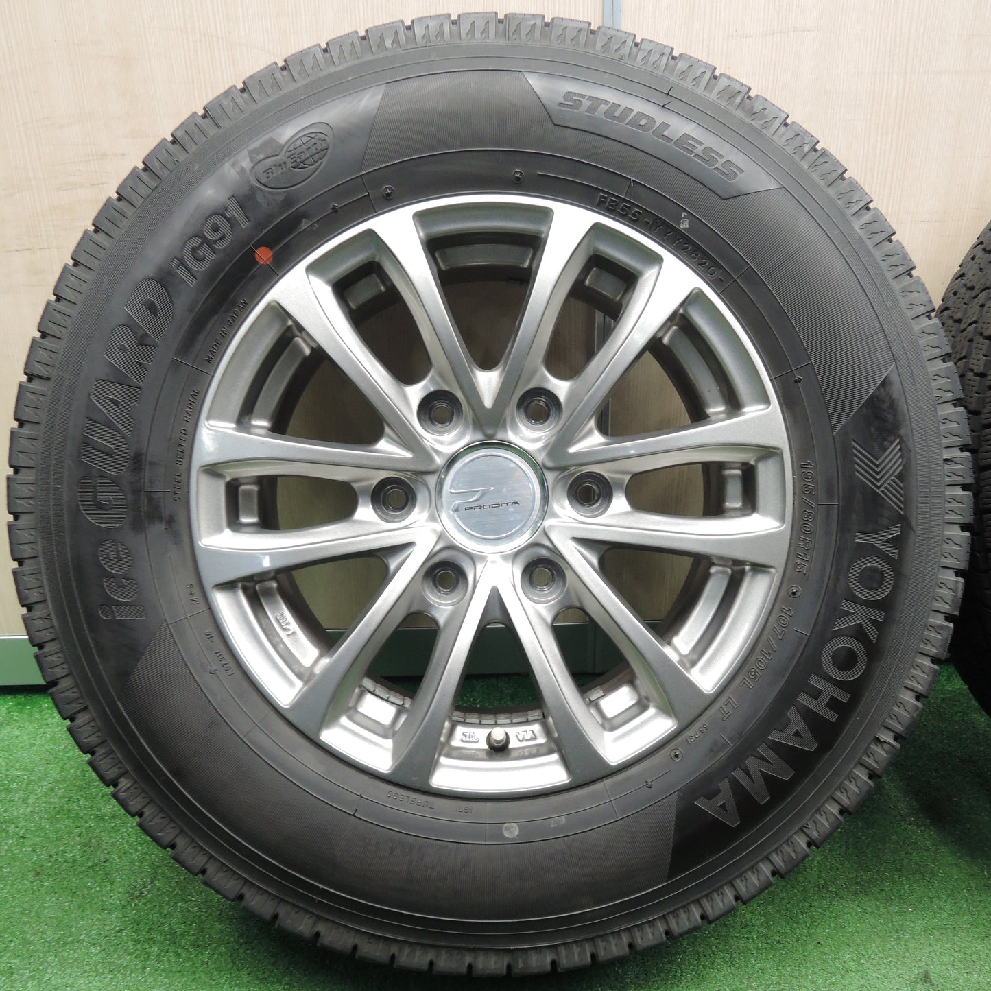*送料無料*バリ溝！20年！キレイ！8.5分★ハイエース等 195/80R15 スタッドレス ヨコハマ アイスガード iG91 PRODITA プロディータ PCD139.7/6H★3121208NJス