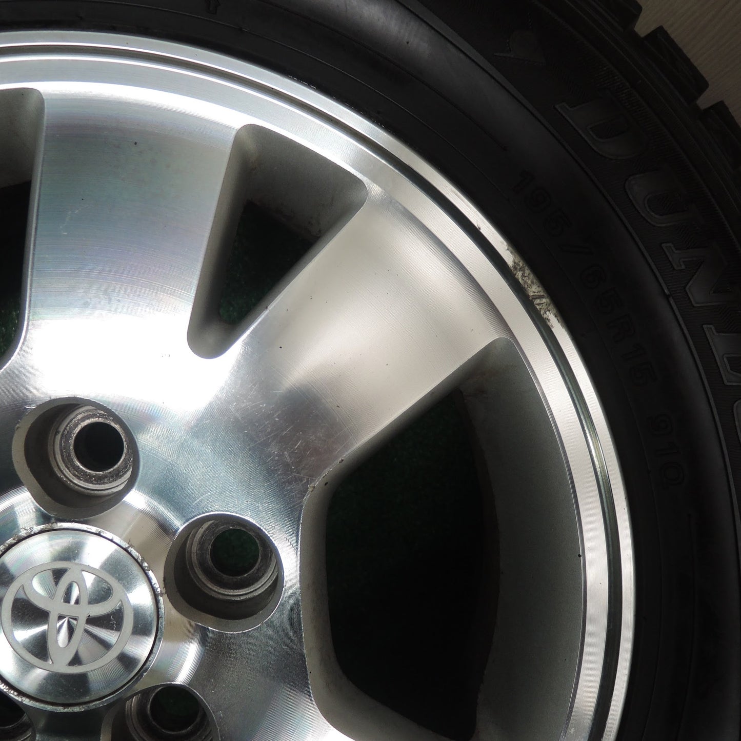 [送料無料]バリ溝！9.5分★トヨタ ノア ヴォクシー 純正 195/65R15 スタッドレス ダンロップ ウインターマックス WM01 15インチ PCD114.3/5H★3091204NJス