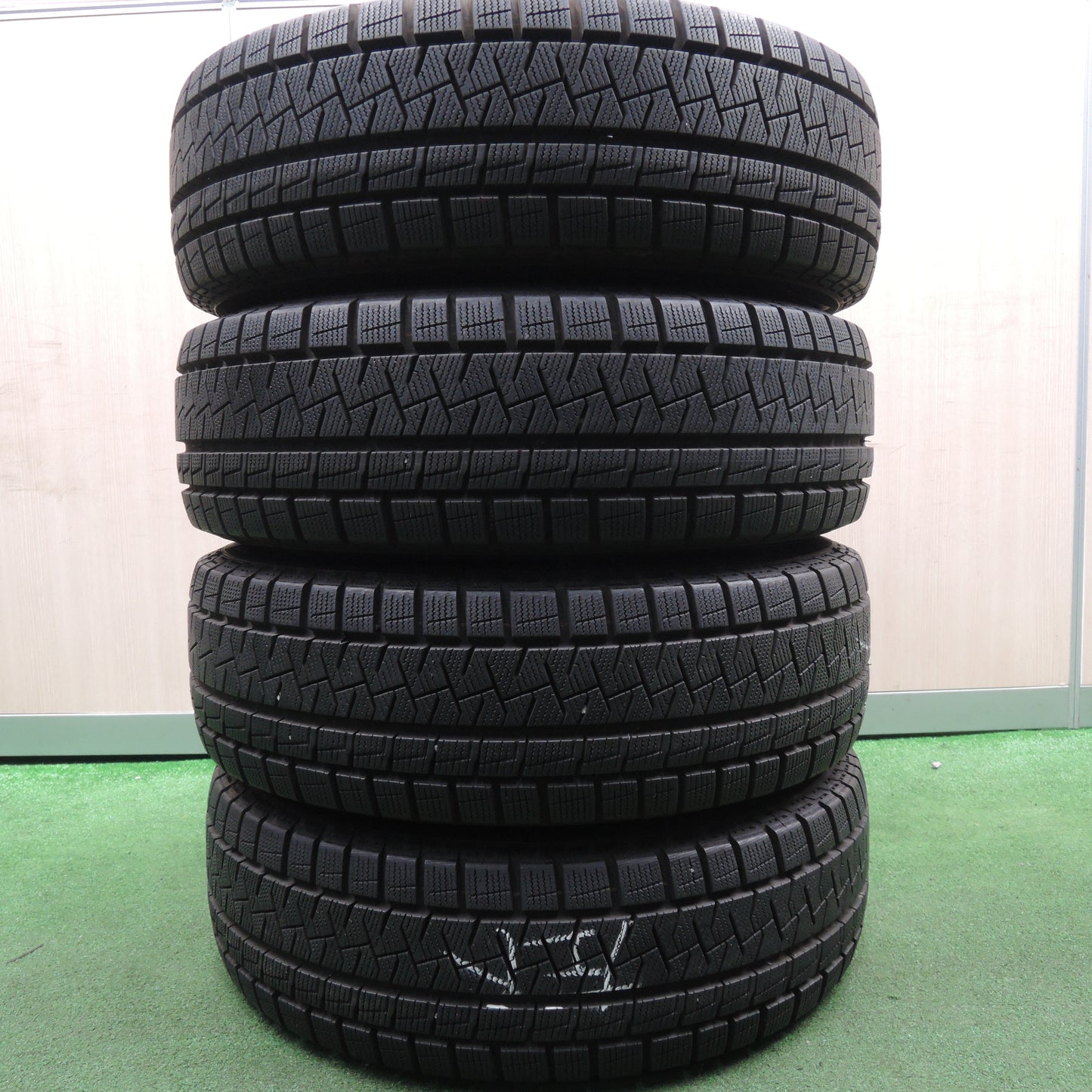 *送料無料*バリ溝！20年！キレイ！9.5分★スタッドレス 185/65R15 ピレリ アイスアシンメトリコ プラス Tirado ティラード 15インチ PCD100/4H★3120303HAス