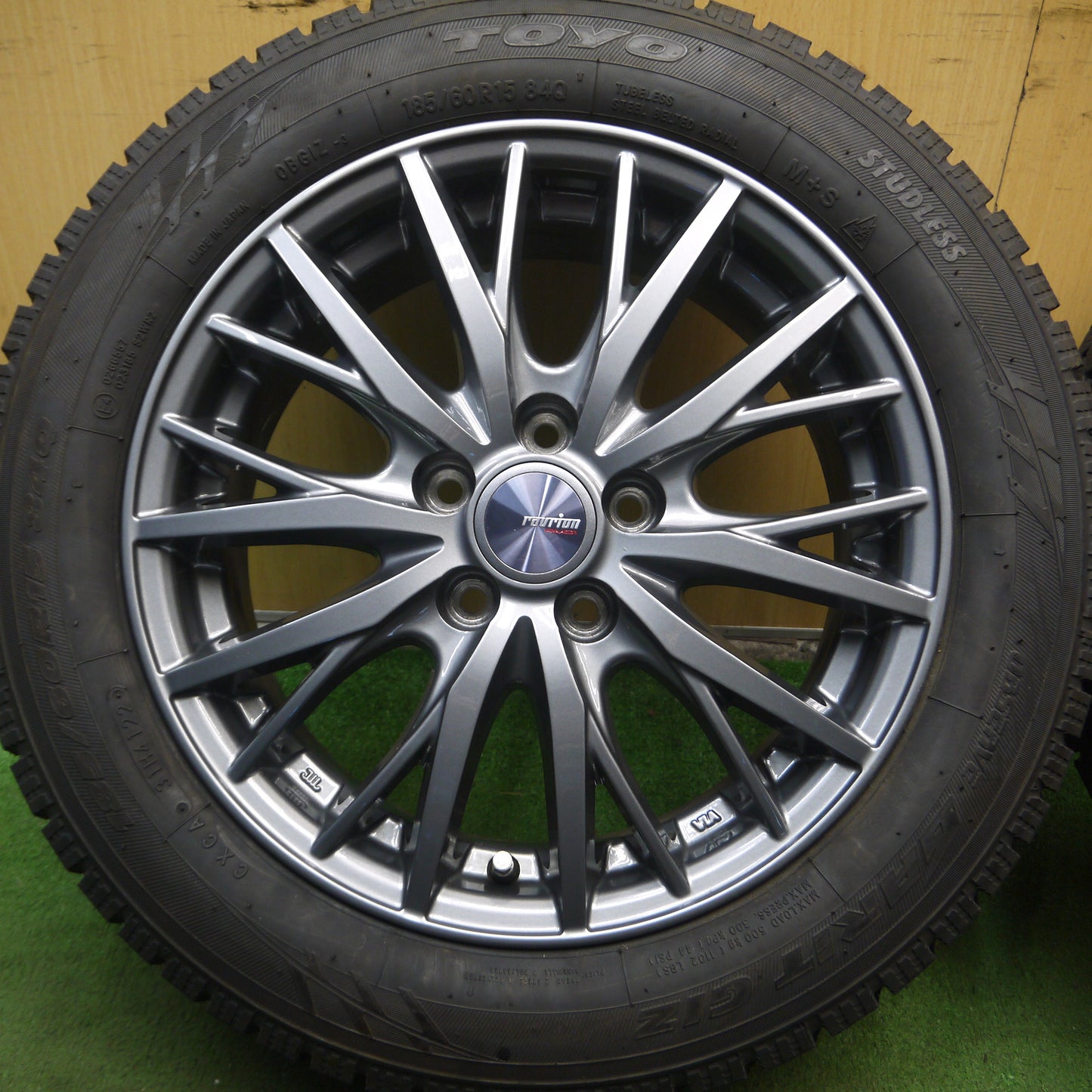 *送料無料*バリ溝！22年！キレイ！ほぼ10分★スタッドレス 185/60R15 トーヨー オブザーブ ガリット GIZ ravrion RM01 ラブリオン PCD100/5H★3112201Hス