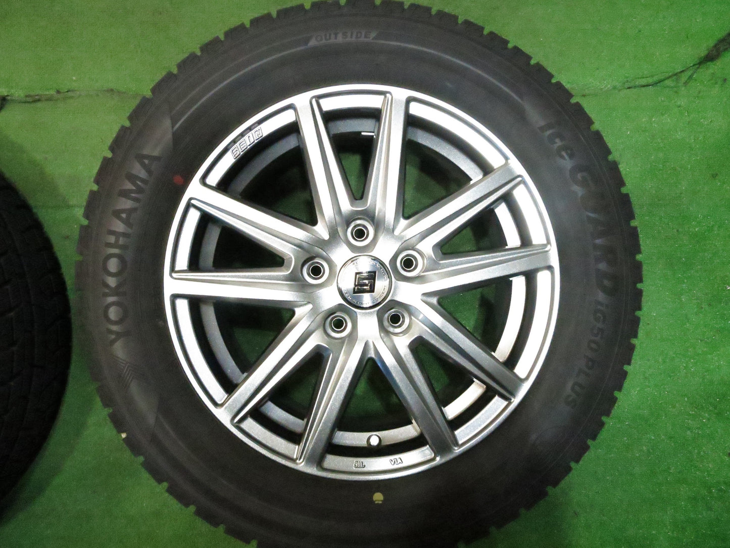 [送料無料]バリ溝！19年！キレイ！9.5分★スタッドレス 215/60R16 ヨコハマ アイスガード iG50 プラス SEIN ザイン 16インチ PCD114.3/5H★3011101Hス
