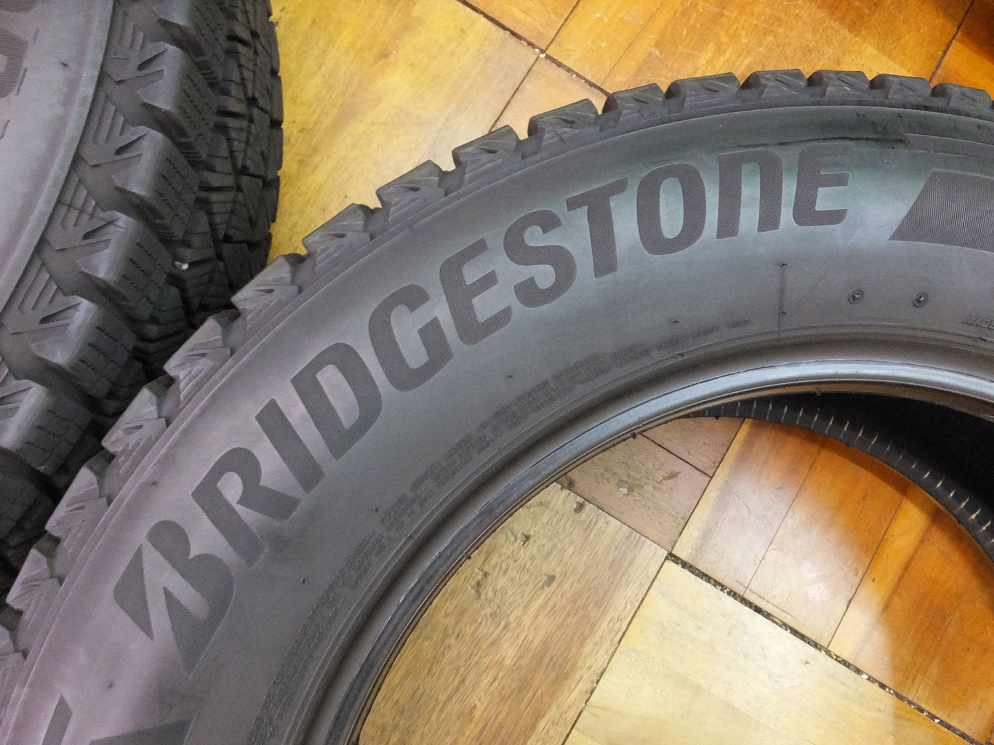 [送料無料]バリ溝！19年製！9.5分★スタッドレス ブリザック DM-V3 225/65R17 ブリヂストン 17インチ タイヤ ハリアー CX-3 CX-8 ヴァンガード 等★1122112ヒスタ