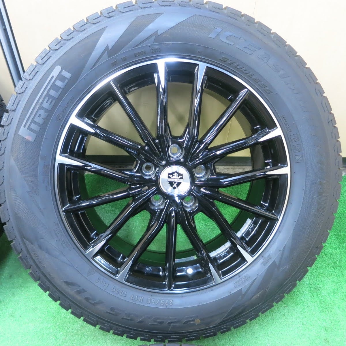 [送料無料]バリ溝！20年！キレイ！9.5分★Lehrmeister ESTROSA DF-10 225/65R17 スタッドレス ピレリ アイスアシンメトリコ プラス PCD114.3/5H★3061302イス