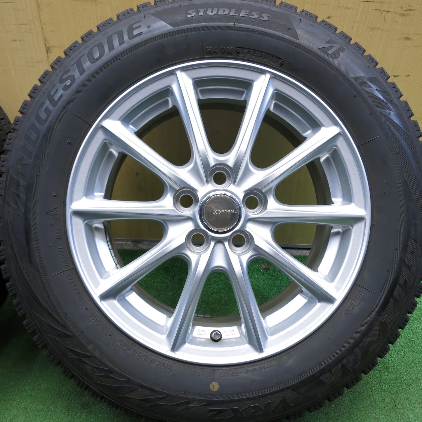 [送料無料]バリ溝！綺麗！9分★プリウス 等 195/65R15 スタッドレス ブリヂストン ブリザック VRX2 ECO FORME エコフォルム 15インチ PCD100/5H★3062312Hス