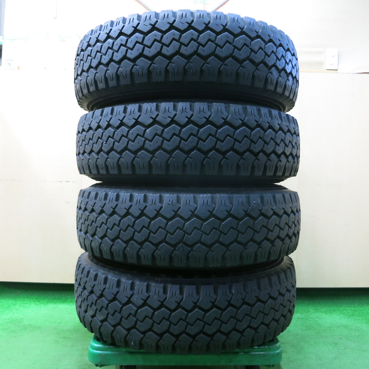 *送料無料*バリ溝！9.5分★4×4 Engineering ブラッドレーV 235/85R16 トーヨー Hyparadial ST 4x4エンジニアリング PCD139.7/6H★4012203イノ