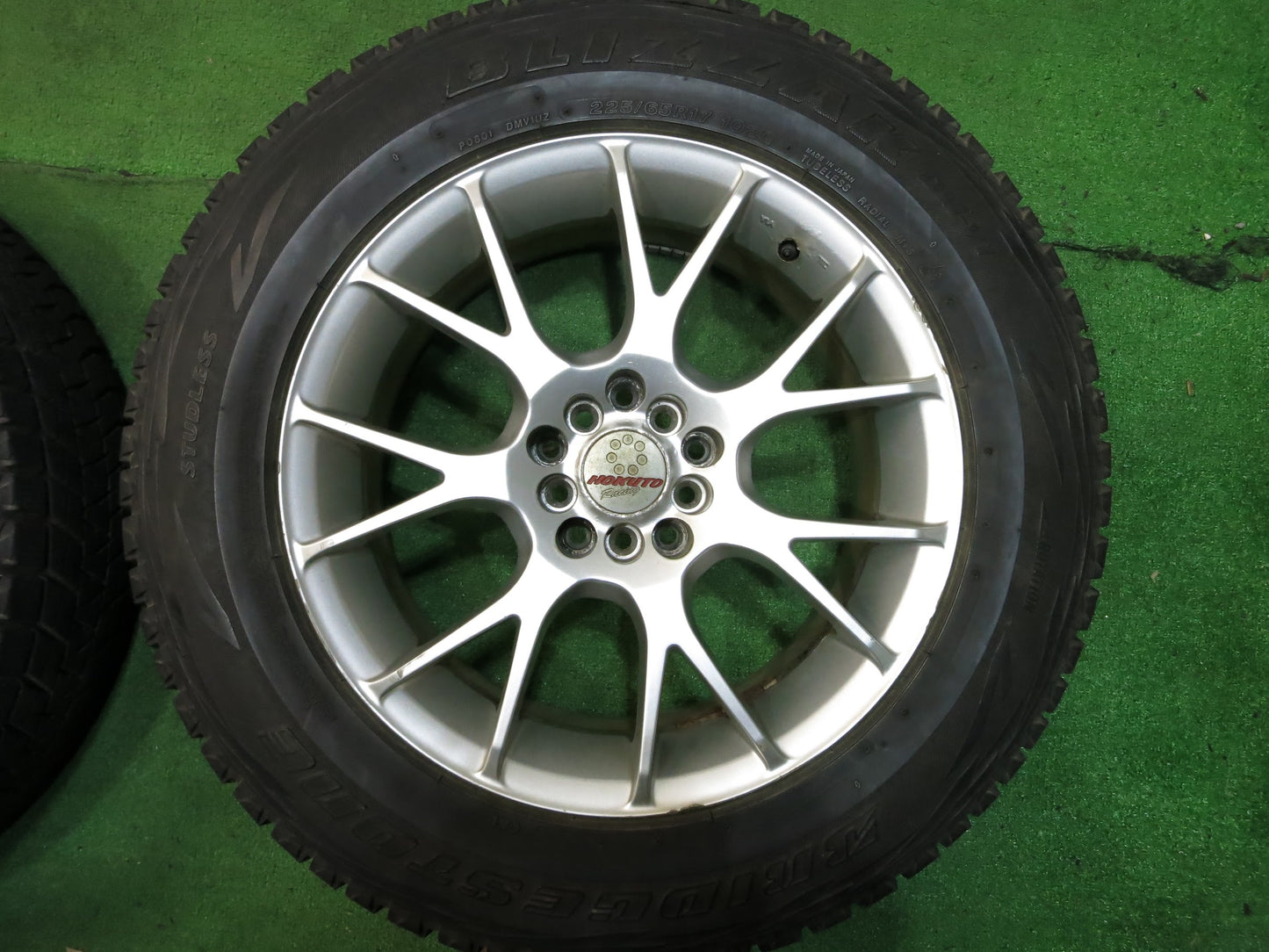 [送料無料]4本価格★スタッドレス 225/65R17 HOKUTO Racing ブリヂストン ブリザック DM-V1 ホクト レーシング 17インチ PCD100 114.3/5H マルチ★2120202Hス