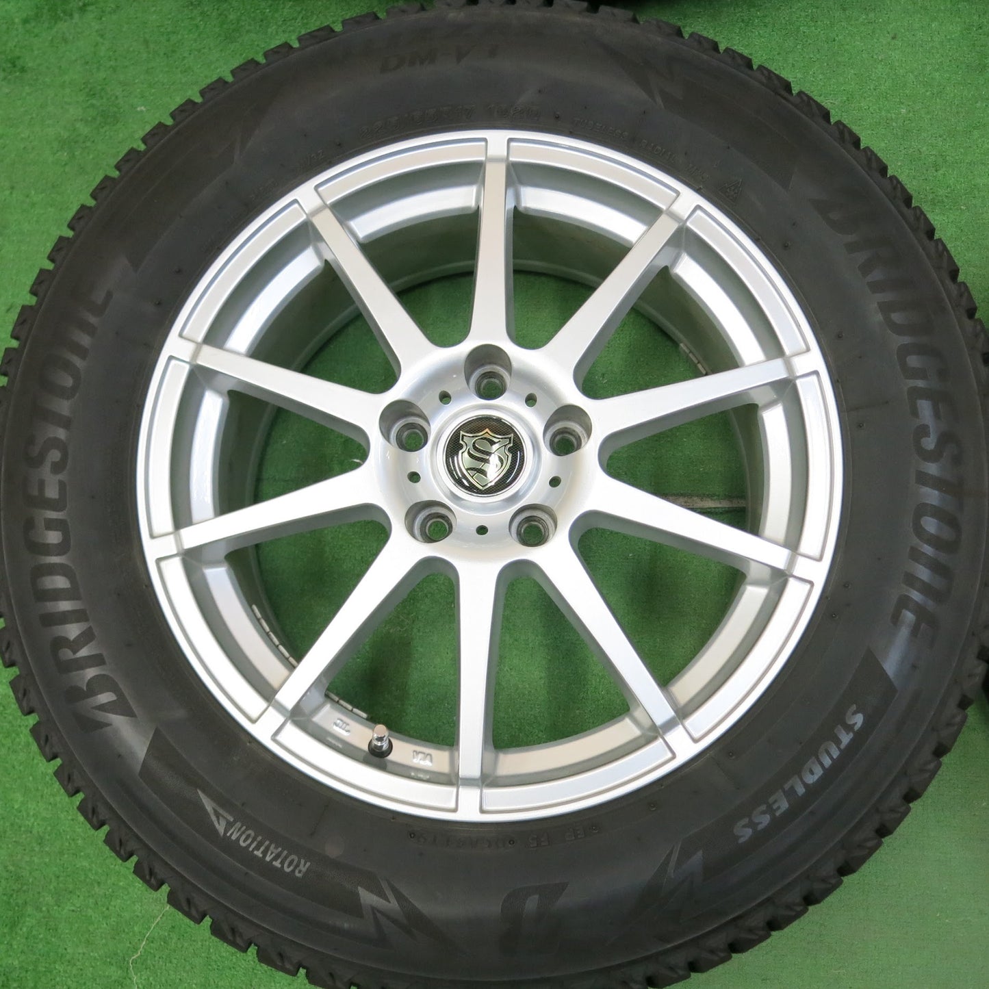 [送料無料]バリ溝！19年！キレイ！9.5分★スタッドレス 225/65R17 ブリヂストン ブリザック DM-V3 社外 アルミ ホイール 17インチ PCD114.3/5H★3062703ヒス