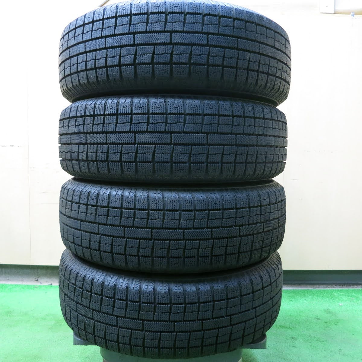 [送料無料]超バリ溝！19年！キレイ！ほぼ10分★BMW MINI ミニ 純正 175/65R15 スタッドレス トーヨー ガリット G5 15インチ PCD100/4H★3081006イス