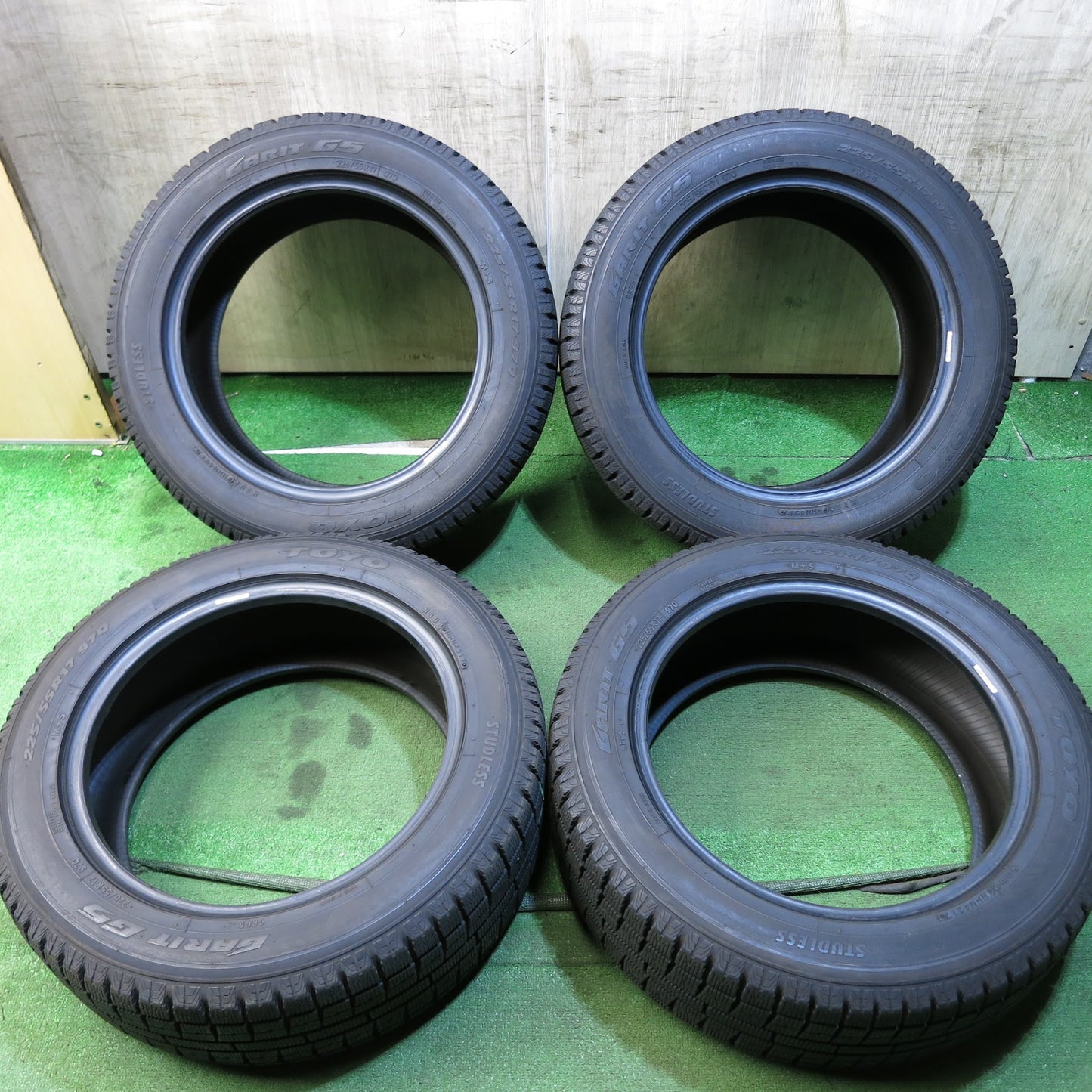 [送料無料]バリ溝！9.5分★スタッドレス 225/55R17 トーヨー ガリット G5 タイヤ 17インチ アルファード ヴェルファイア フーガ 等★3062115Hスタ