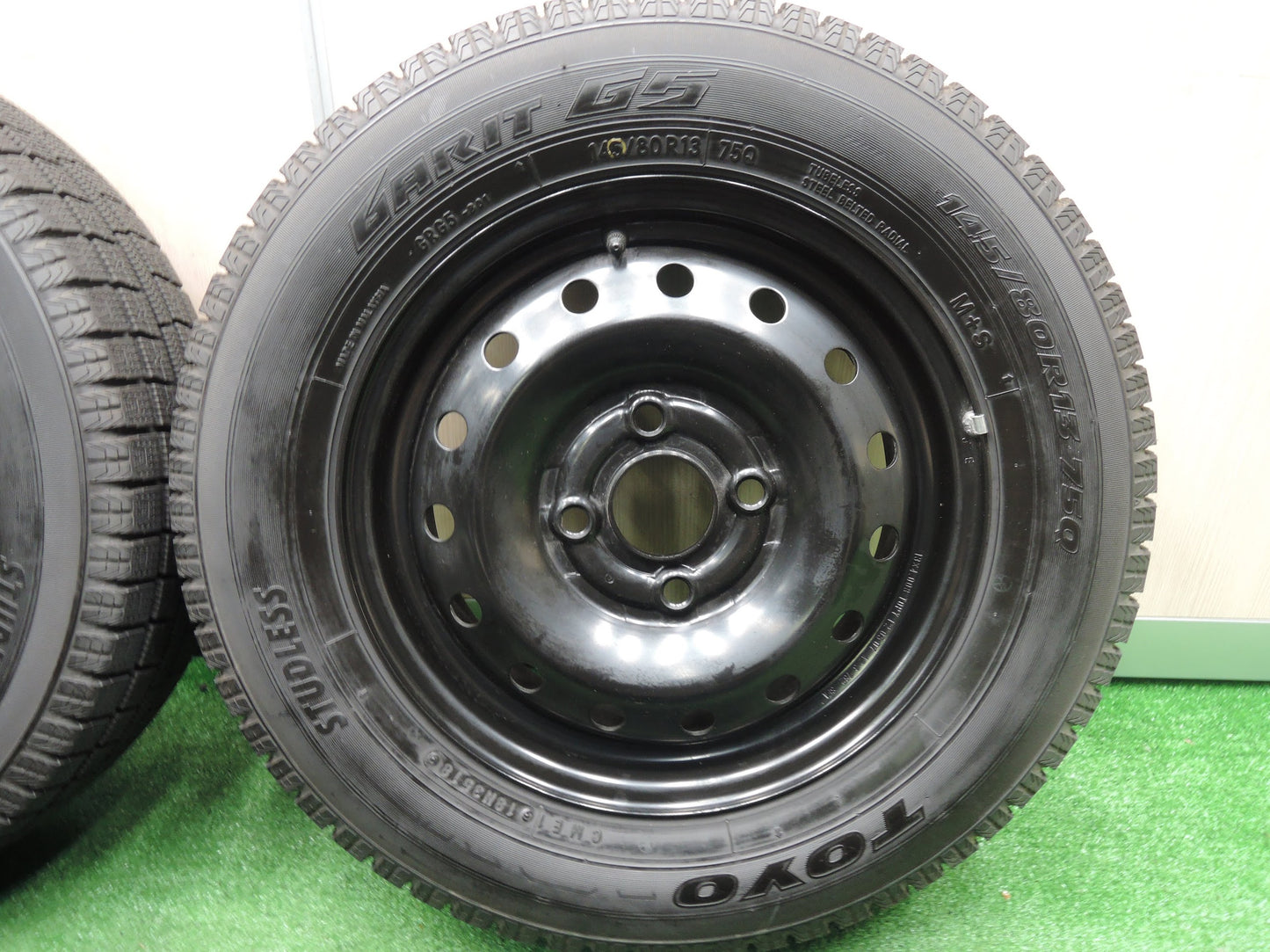 [送料無料]超バリ溝！キレイ！ほぼ10分★スタッドレス 145/80R13 トーヨー ガリット G5 TOPY スチール ホイール 13インチ PCD100/4H★3102901HAス