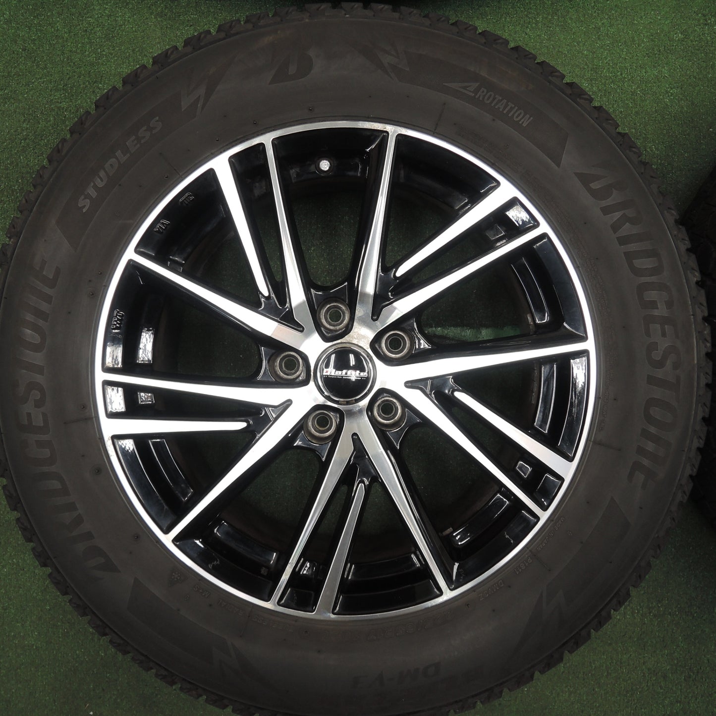 *送料無料* 4本価格！21年★スタッドレス 225/65R17 ブリヂストン ブリザック DM-V3 Laffite ラフィット 17インチ PCD114.3/5H★4021304TNス