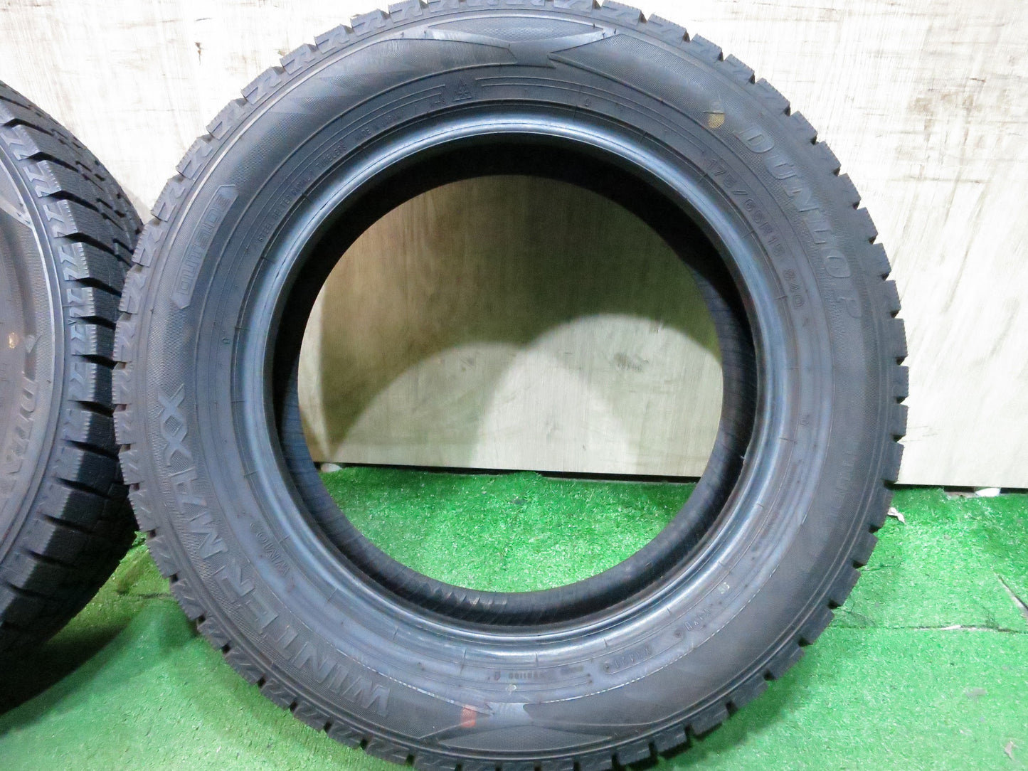 [送料無料]ほぼ未使用！21年★スタッドレス 175/65R15 ダンロップ ウインターマックス WM02 タイヤ 15インチ フィット アクア ヴィッツ キューブ 等★3012705Hスタ