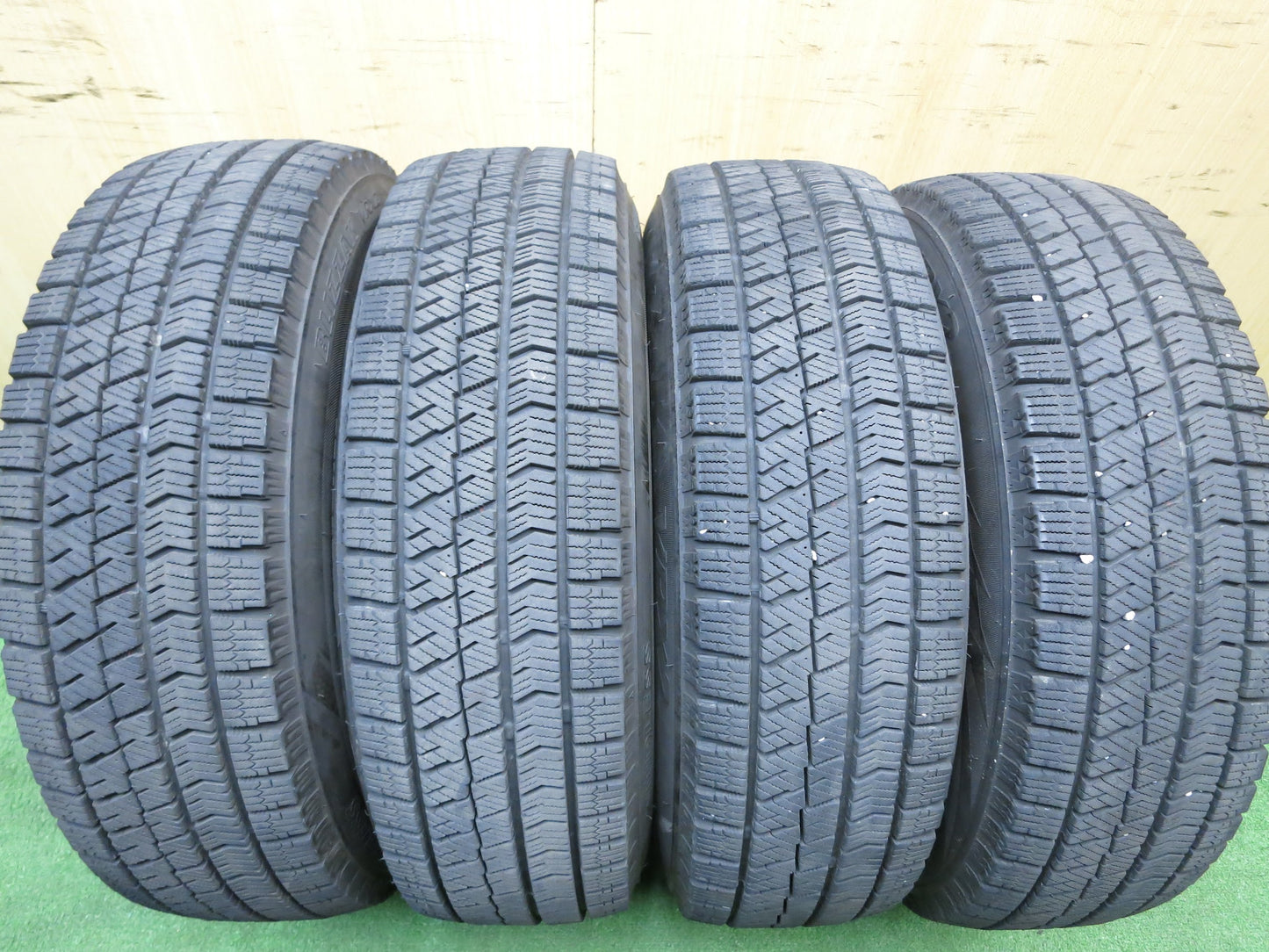 [送料無料]バリ溝！20年！8.5分★スタッドレス 175/70R14 ブリヂストン ブリザック VRX2 ZACK JP-7 ザック 14インチ PCD100/4H★2112103Hス