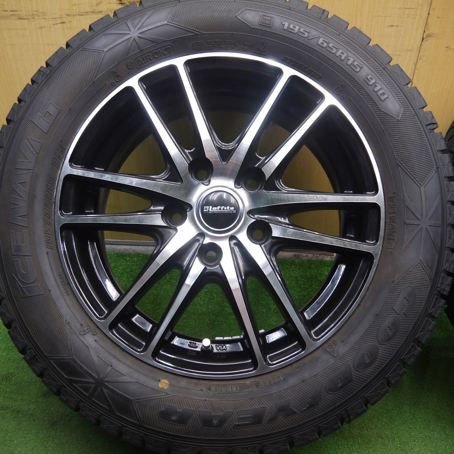 [送料無料]バリ溝！19年！キレイ！ほぼ10分★スタッドレス 195/65R15 グッドイヤー アイスナビ6 Laffite ラフィット 15インチ PCD114.3/5H★3071201Hス