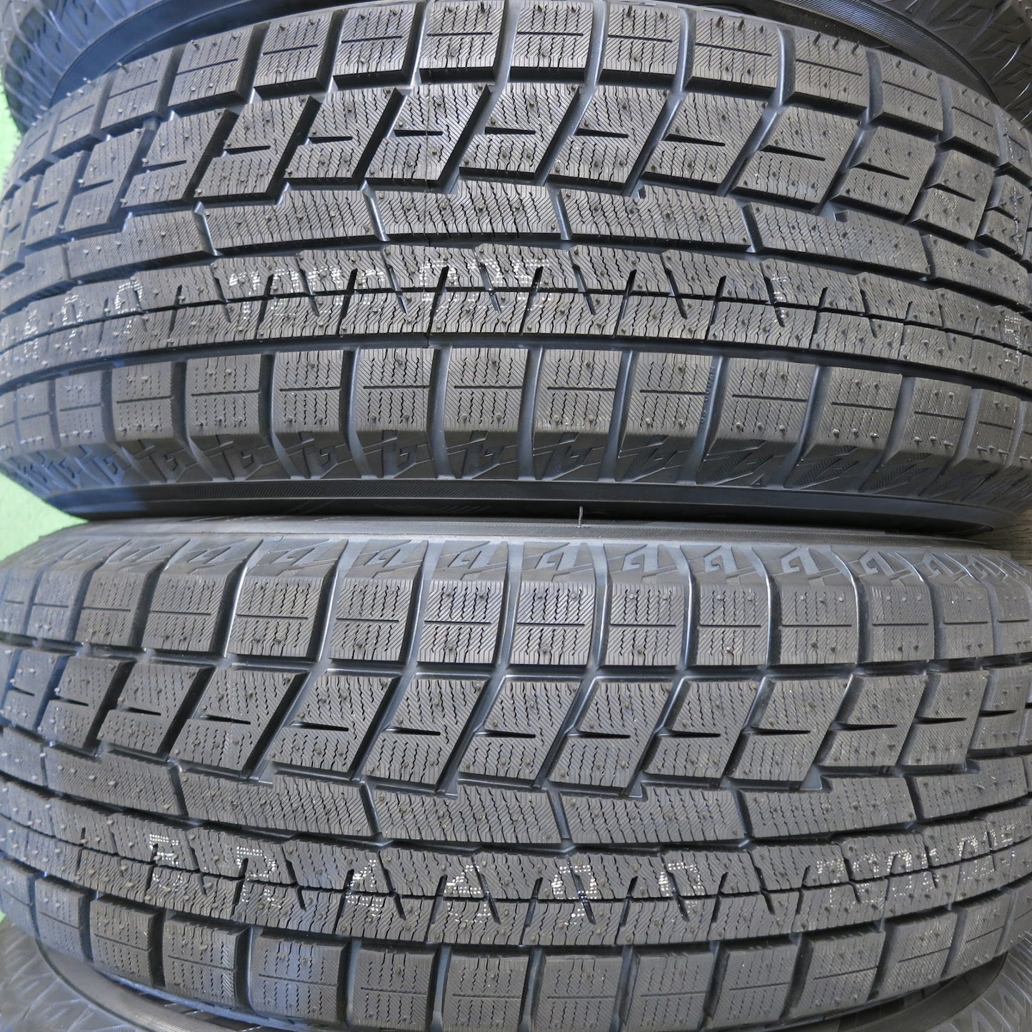 [送料無料]タイヤ未使用！22年★トヨタ 80系 ノア ヴォクシー エスクァイア 純正 195/65R15 スタッドレス ヨコハマ アイスガード iG60 PCD114.3/5H★3052207Hス