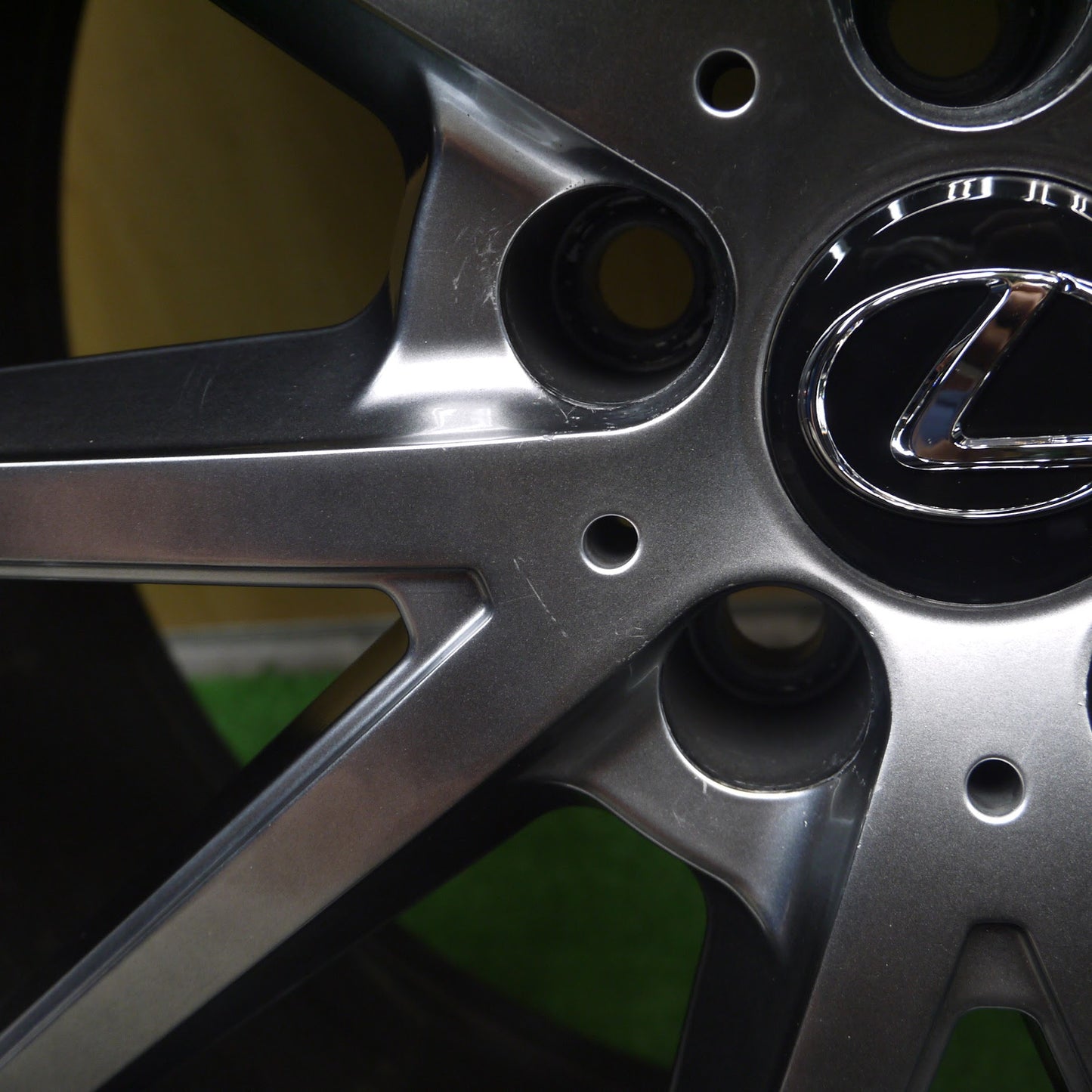[送料無料]バリ溝！綺麗！9.5分★レクサス 等 LF SPORT 235/55R20 スタッドレス ブリヂストン ブリザック DM-V2 アルミ 20インチ PCD114.3/5H★3071704KKス