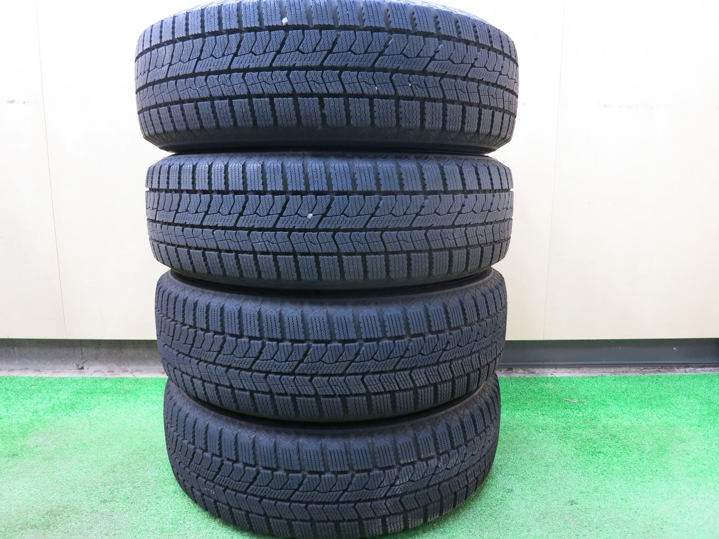 [送料無料]バリ溝！20年！キレイ！ほぼ10分★スタッドレス 175/65R15 トーヨー オブザーブ GIZ2 SEIN ザイン 15インチ PCD100/4H★3011601ヒス
