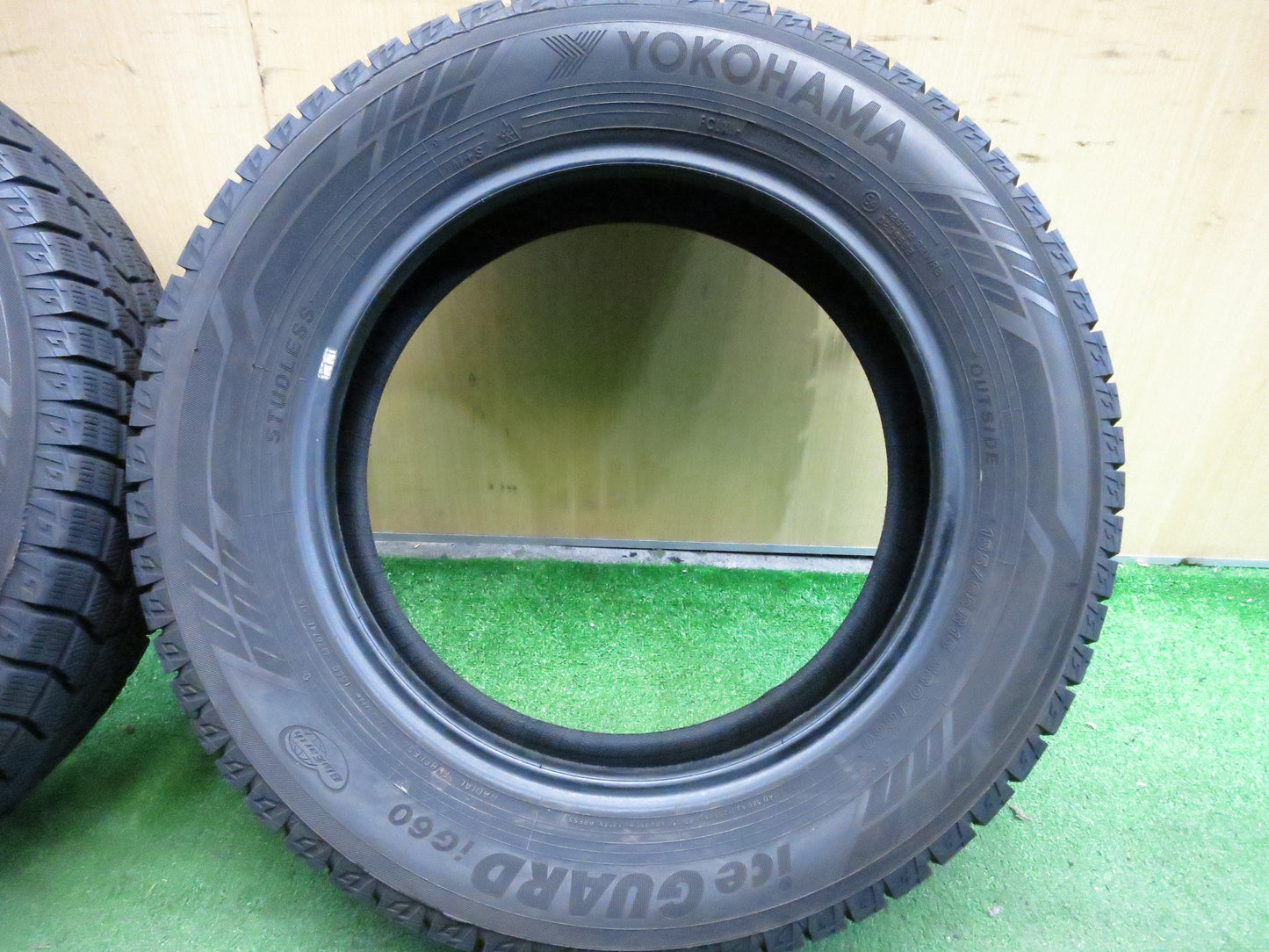 [送料無料]バリ溝！ほぼ10分★スタッドレス 185/65R15 ヨコハマ アイスガード iG60 タイヤ 15インチ アクア ノート bB フリード 等★3013004Hスタ