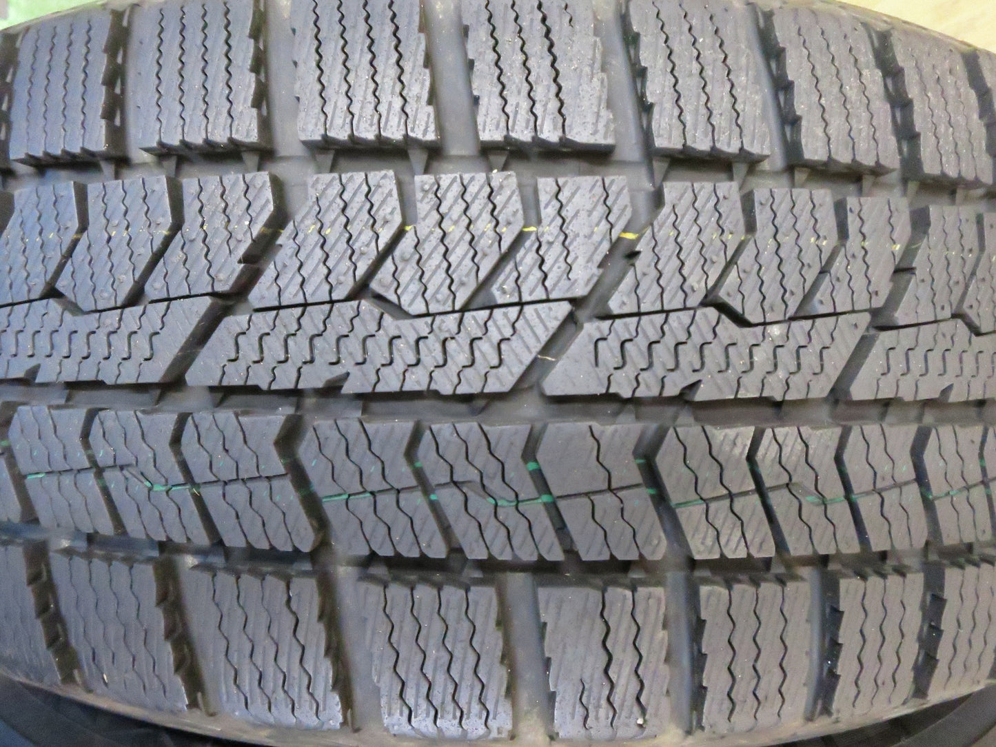[送料無料]超バリ溝！20年！キレイ！ほぼ10分★スタッドレス 185/60R15 トーヨー オブザーブ GIZ2 TEAD weds テッド 15インチ PCD100/5H シエンタ等★3013102Hス