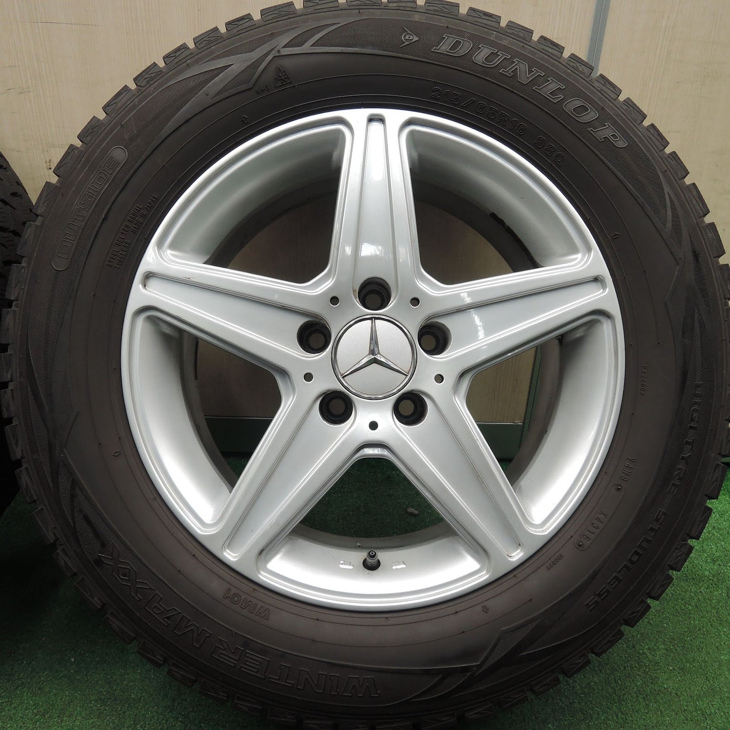 [送料無料] バリ溝！8.5分★ベンツ 等 AGA TARGA 215/65R16 スタッドレス ダンロップ ウインターマックス WM01 PCD112/5H★3120206HAス