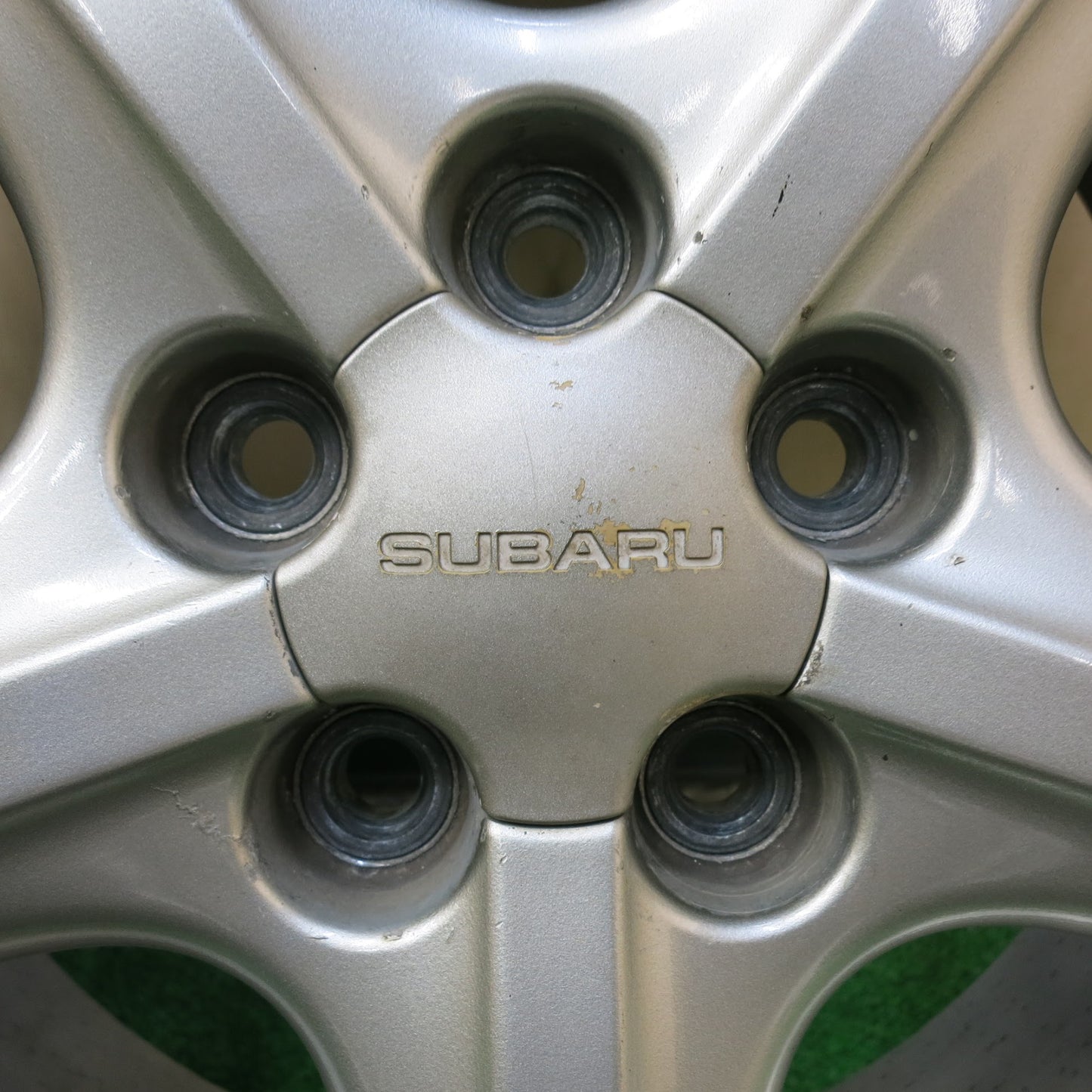 [送料無料]バリ溝！19年！9.5分★スバル BH系 レガシィ 純正 205/50R17 スタッドレス ブリヂストン ブリザック VRX2 17インチ PCD100/5H★3042804ヒス
