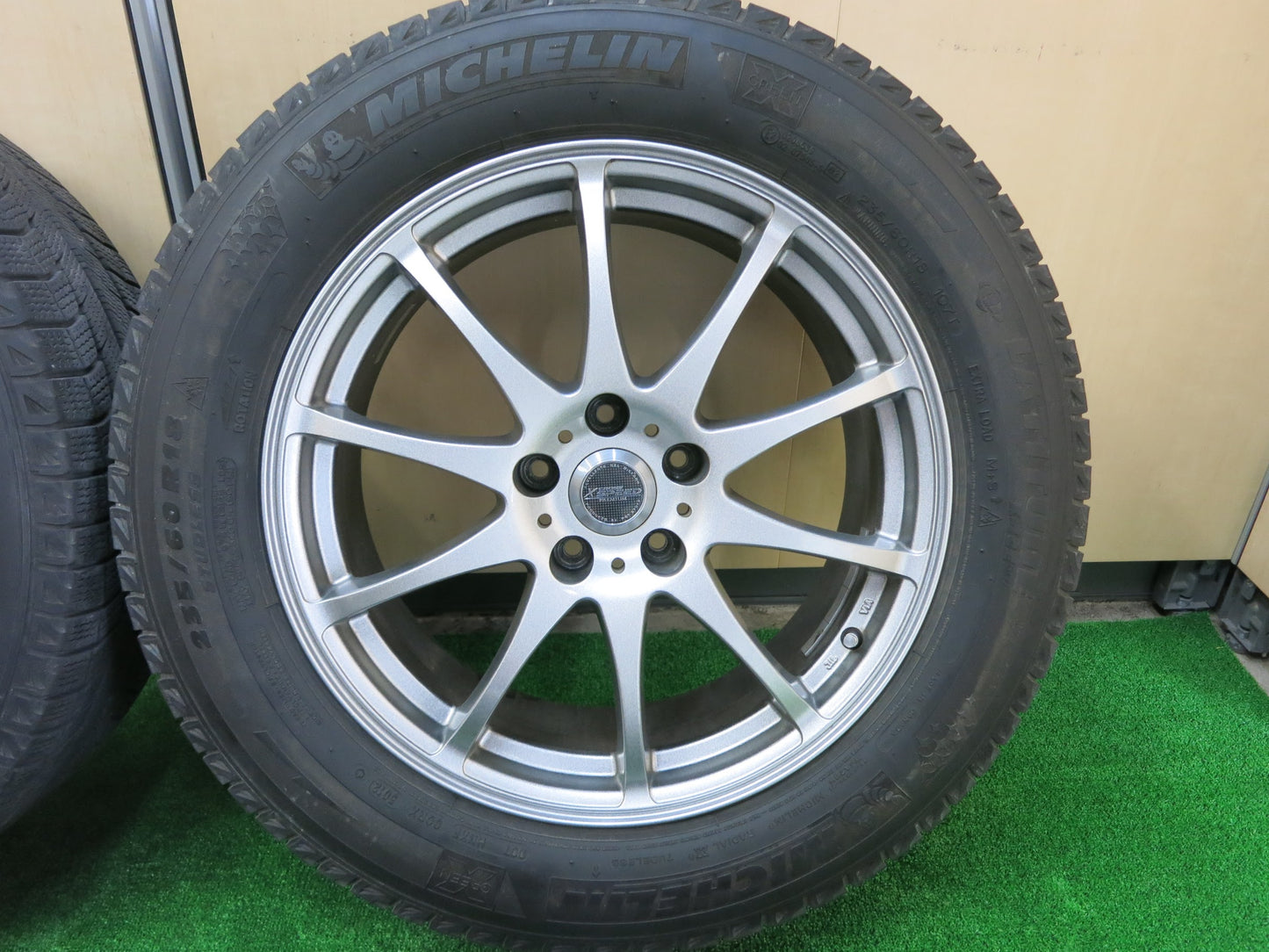 [送料無料]キレイ★スタッドレス 235/60R18 X CROSS SPEED PREMIUM ミシュラン LATITUDE X-ICE XI2 クロススピード 18インチ PCD114.3/5H★2092705ヒス