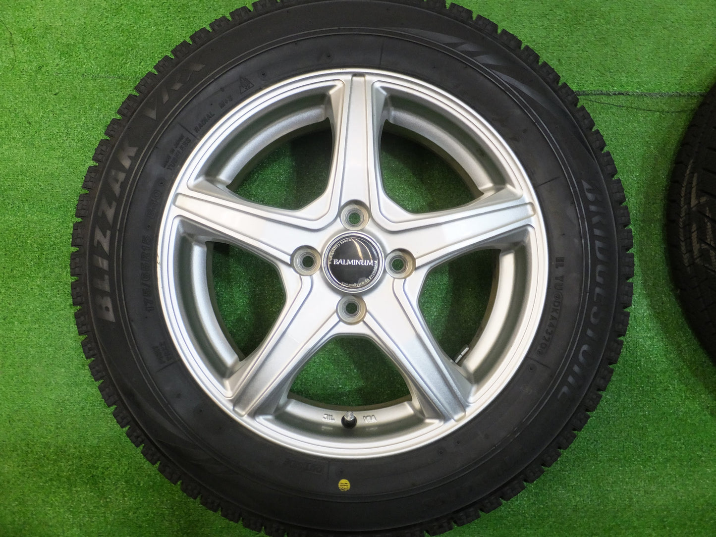 [送料無料]バリ溝！20年！キレイ！9.5分以上★スタッドレス 175/65R15 ブリヂストン ブリザック VRX BALMINUM バルミナ 15インチ PCD100/4H★2080814Hス