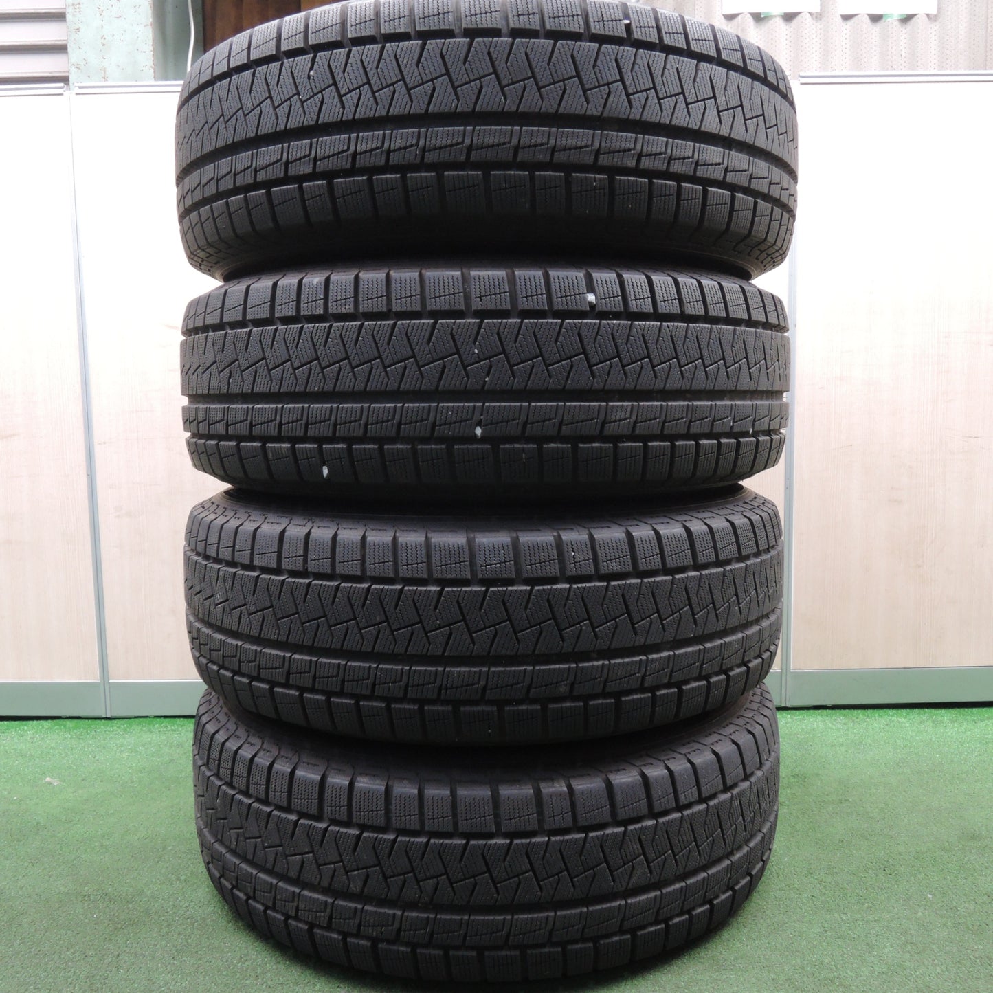 *送料無料* バリ溝！21年！綺麗！9.5分以上★スタッドレス 225/65R17 ピレリ アイスアシンメトリコ プラス VELVA SPORTZ ヴェルヴァ PCD114.3/5H★4030205HAス