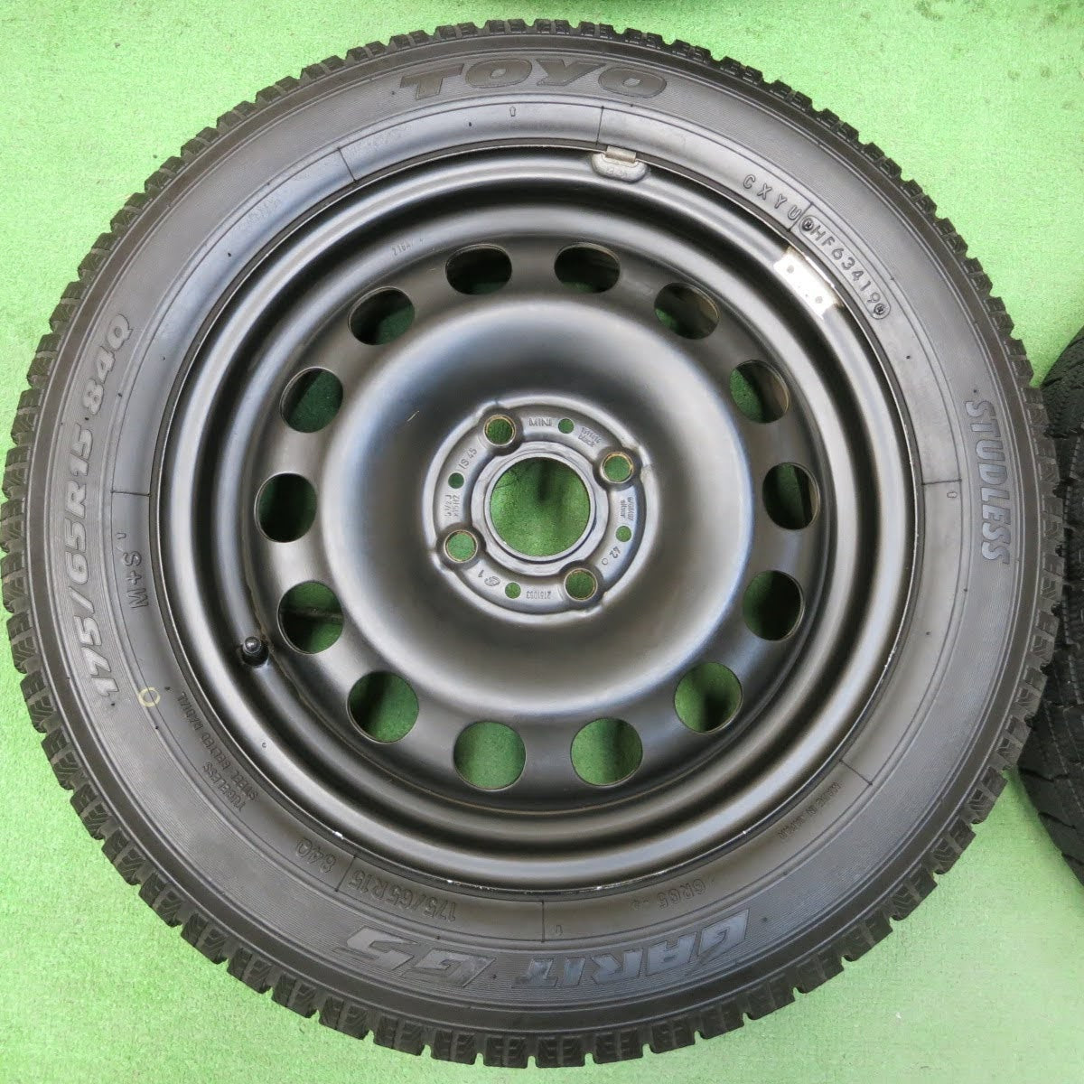 [送料無料]超バリ溝！19年！キレイ！ほぼ10分★BMW MINI ミニ 純正 175/65R15 スタッドレス トーヨー ガリット G5 15インチ PCD100/4H★3081006イス