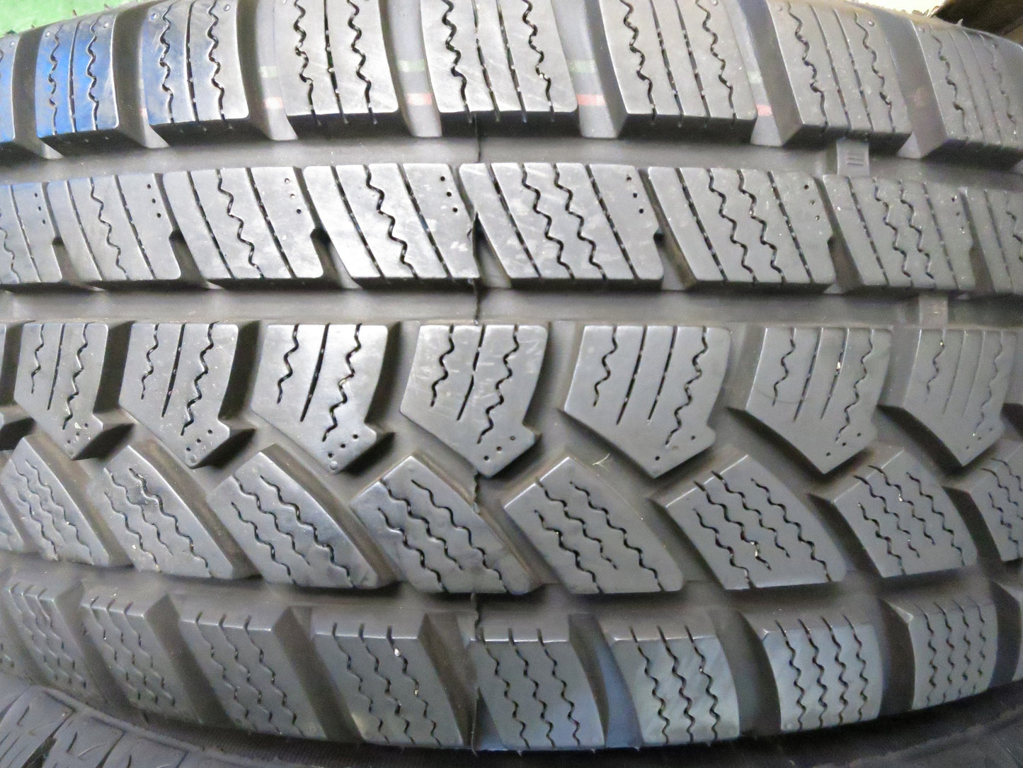 [送料無料]バリ溝！20年！キレイ！9.5分★スタッドレス 185/60R15 インターステート デュレーション30 STRANGER ストレンジャー 15インチ PCD100/4H★3020606Hス