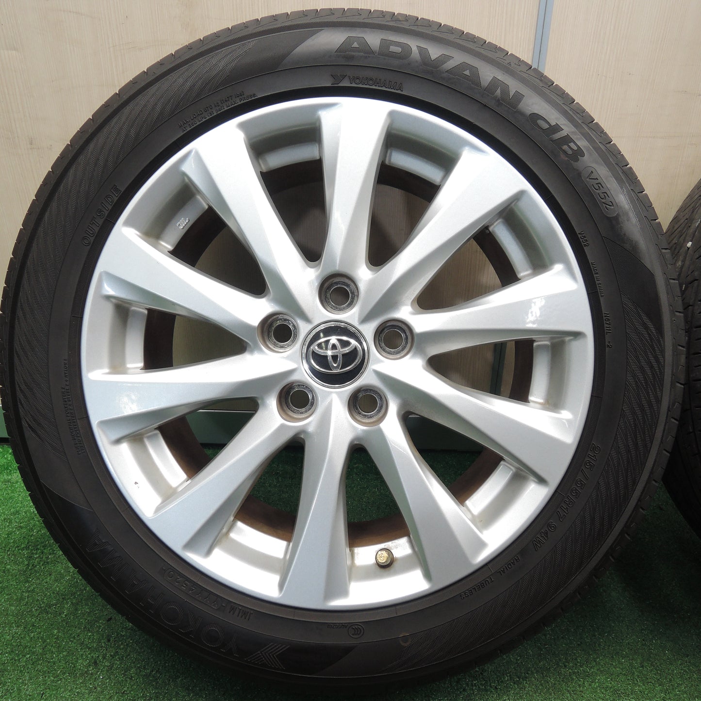 *送料無料*バリ溝！20年！キレイ！9分★トヨタ 70系 カムリ 純正 215/55R17 ヨコハマ アドバン dB V552 17インチ PCD114.3/5H★3111711NJノ