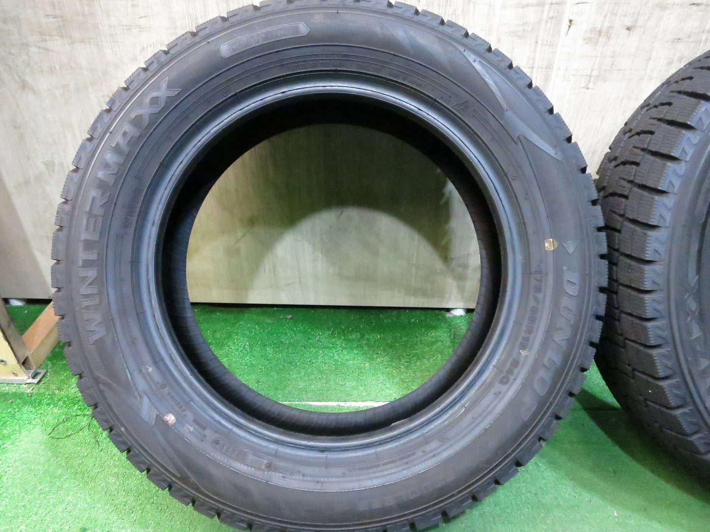 [送料無料]ほぼ未使用！21年★スタッドレス 175/65R15 ダンロップ ウインターマックス WM02 タイヤ 15インチ フィット アクア ヴィッツ キューブ 等★3012705Hスタ