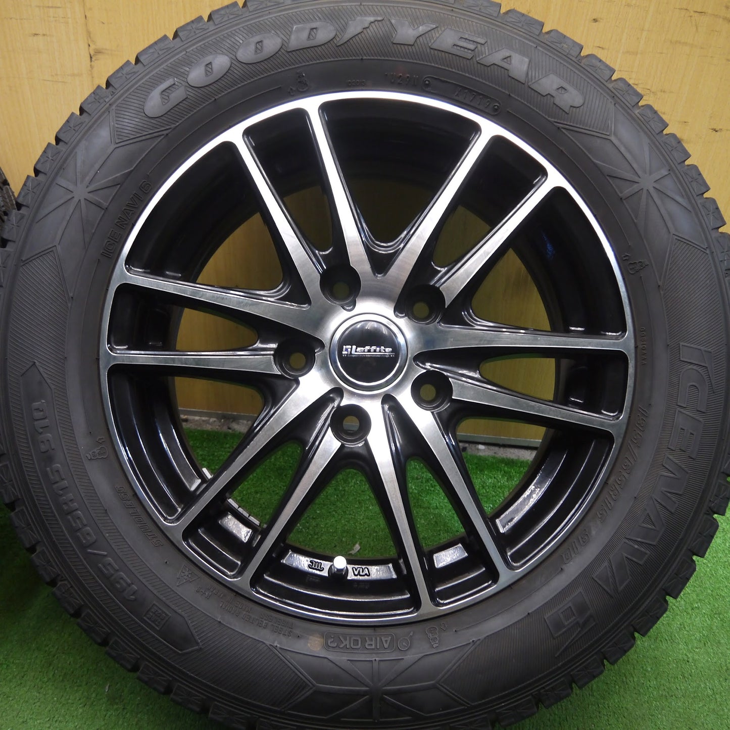 [送料無料]バリ溝！19年！キレイ！ほぼ10分★スタッドレス 195/65R15 グッドイヤー アイスナビ6 Laffite ラフィット 15インチ PCD114.3/5H★3071201Hス