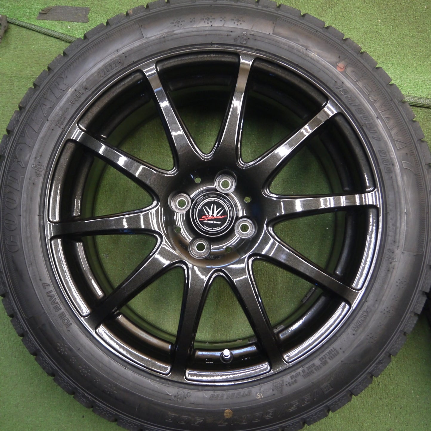*送料無料* バリ溝！22年！キレイ！ほぼ10分★スタッドレス 195/60R17 グッドイヤー アイスナビ7 LOXARNY SPORT BADX ロクサーニ PCD100/4H★4031104Hス
