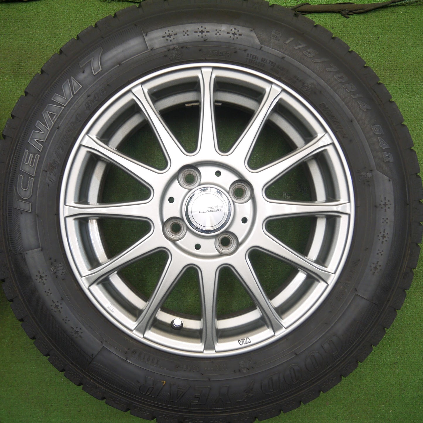 [送料無料]バリ溝！キレイ！8.5分★スタッドレス 175/70R14 グッドイヤー アイスナビ7 ravrion LUMIERE ラブリオン 14インチ PCD100/4H★3062807Hス