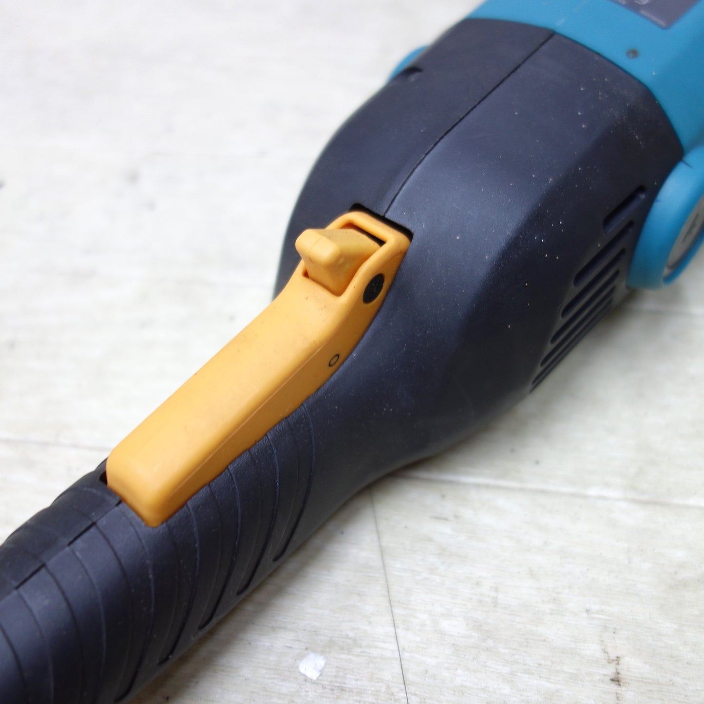 [送料無料] キレイ◆makita マキタ 180mm 電子ディスクグラインダ GA7011C 切断 研削 電動工具 100V 50/60Hz◆
