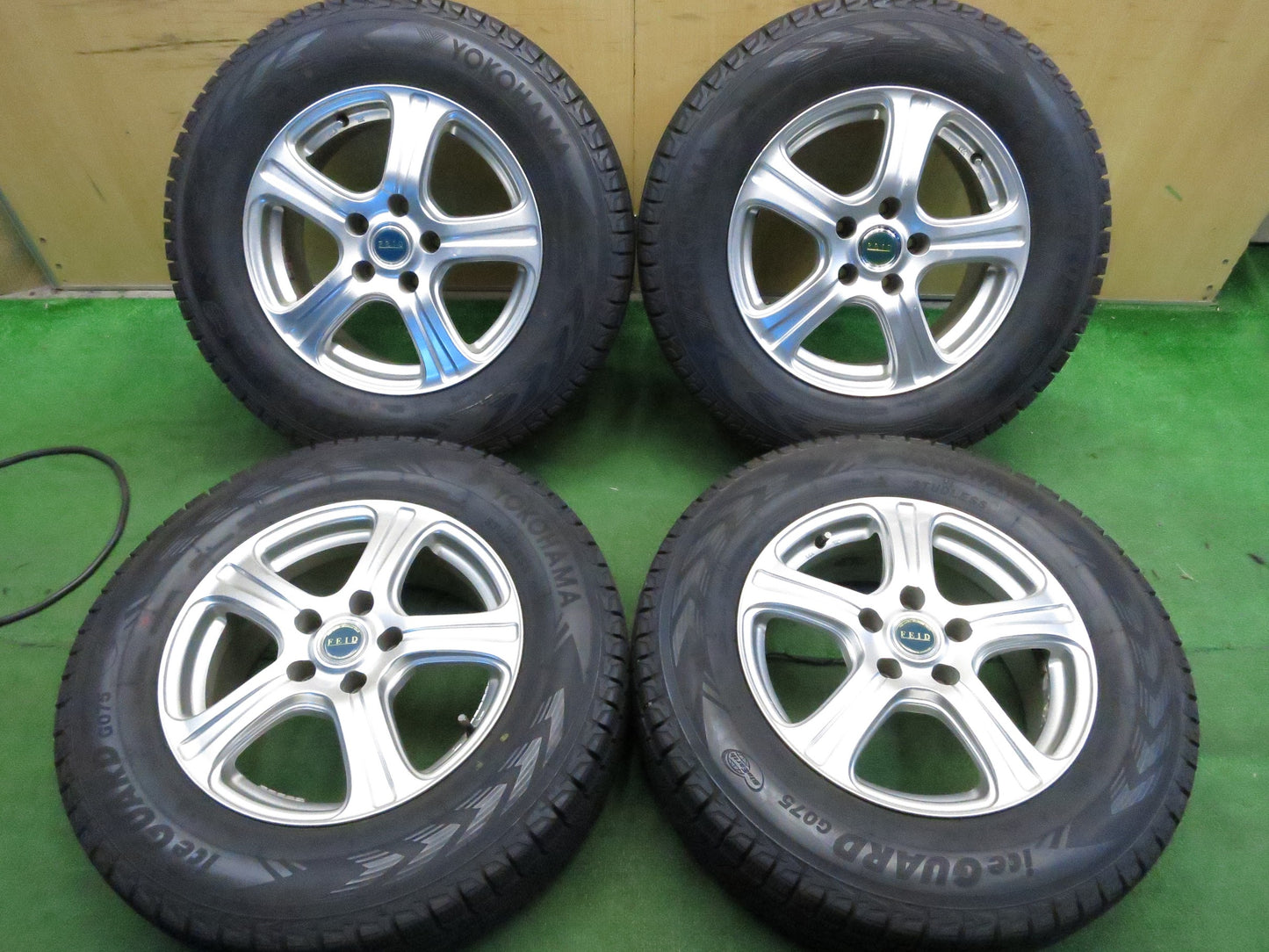 [送料無料]バリ溝！9.5分以上★スタッドレス 215/70R16 ヨコハマ アイスガード G075 FEID 社外 アルミ 16インチ PCD114.3/5H★3010908Hス
