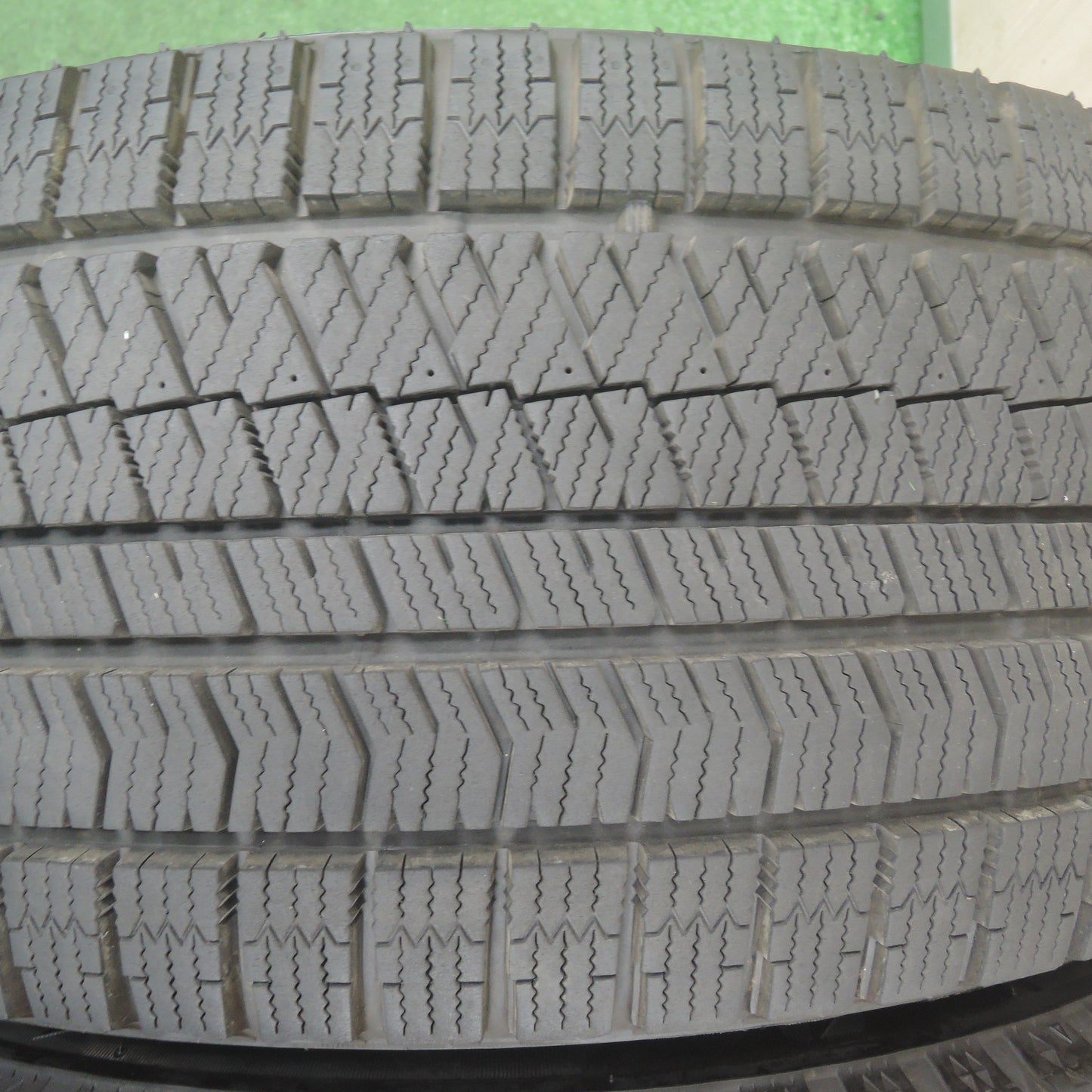 *送料無料*バリ溝！20年！キレイ！9.5分★BMW ベンツ 等  MAK LUFT FF 245/45R18 スタッドレス ブリヂストン ブリザック VRX2 18インチ PCD112/5H★3111401TNス
