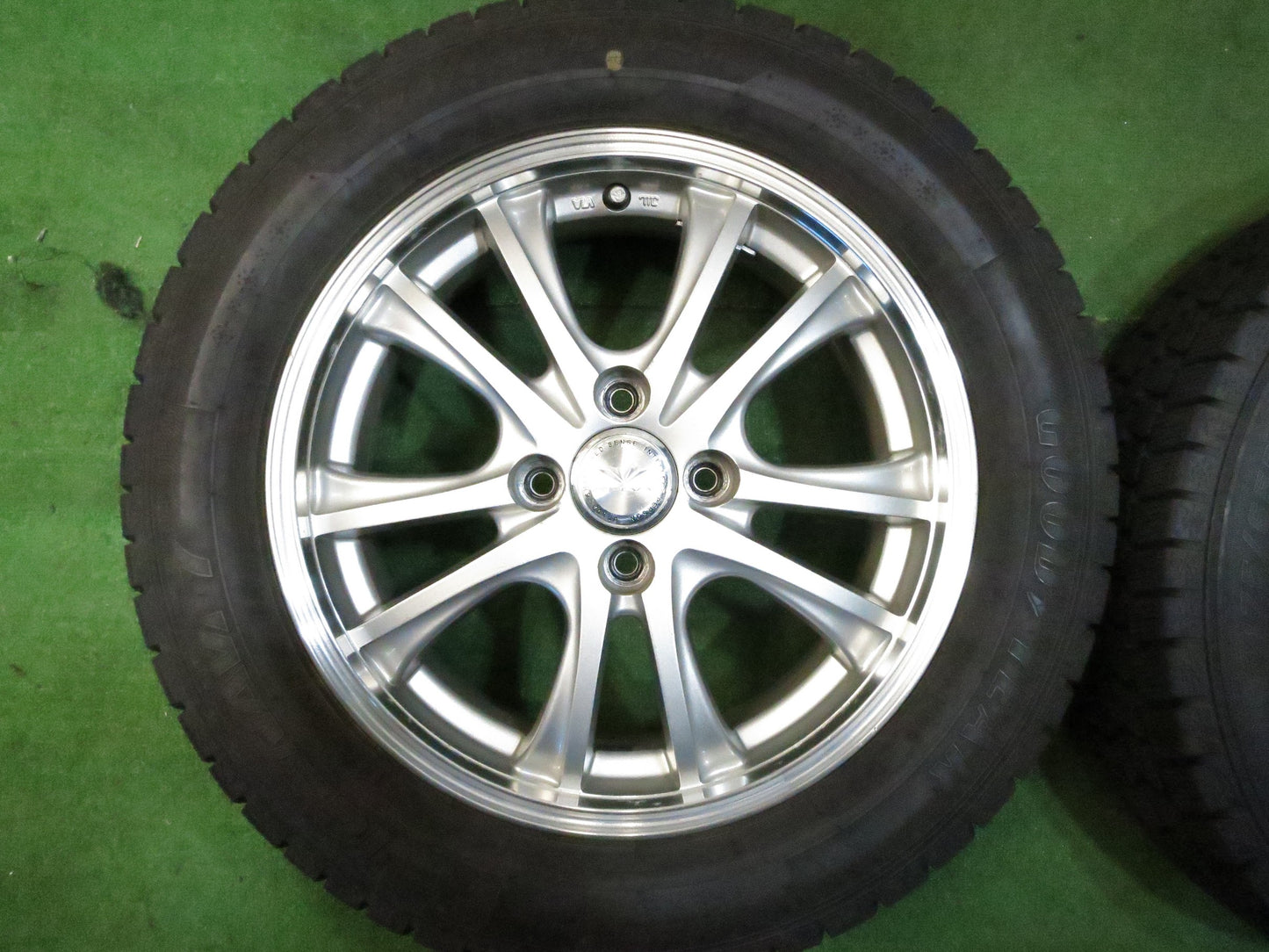 [送料無料]超バリ溝！21年！ほぼ10分★スタッドレス 175/65R15 グッドイヤー アイスナビ7 VELVA weds ヴェルヴァ 15インチ PCD100/4H★3011806Hス
