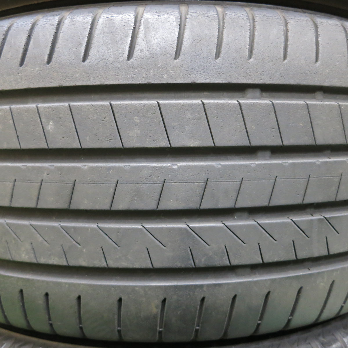 *送料無料*バリ溝！8.5分★255/55R18 ブリヂストン アレンザ001 タイヤ 18インチ ムラーノ デリカ ハリアー ポルシェ 等★3122009イノタ