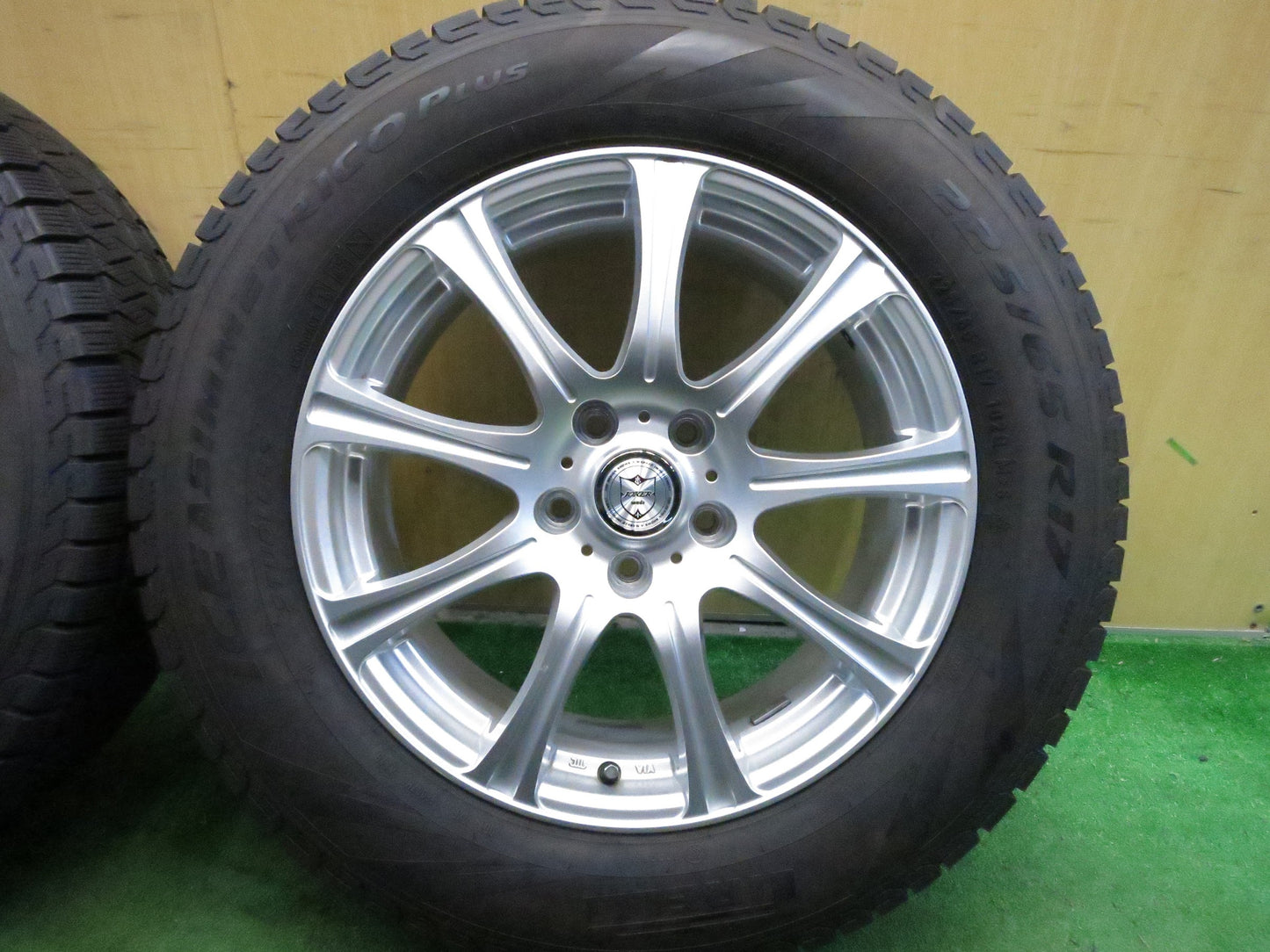 [送料無料]バリ溝！19年！キレイ！8.5分★スタッドレス 225/65R17 ピレリ アイスアシンメトリコ プラス JOKER ジョーカー 17インチ PCD114.3/5H★3021405Hス