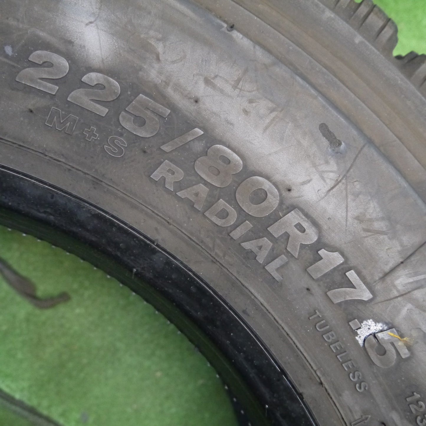 [送料無料]バリ溝！22年！9.5分★トラック タイヤ 225/80R17.5 123/122L スタッドレス ブリヂストン W910 17.5インチ★3041812クスタ